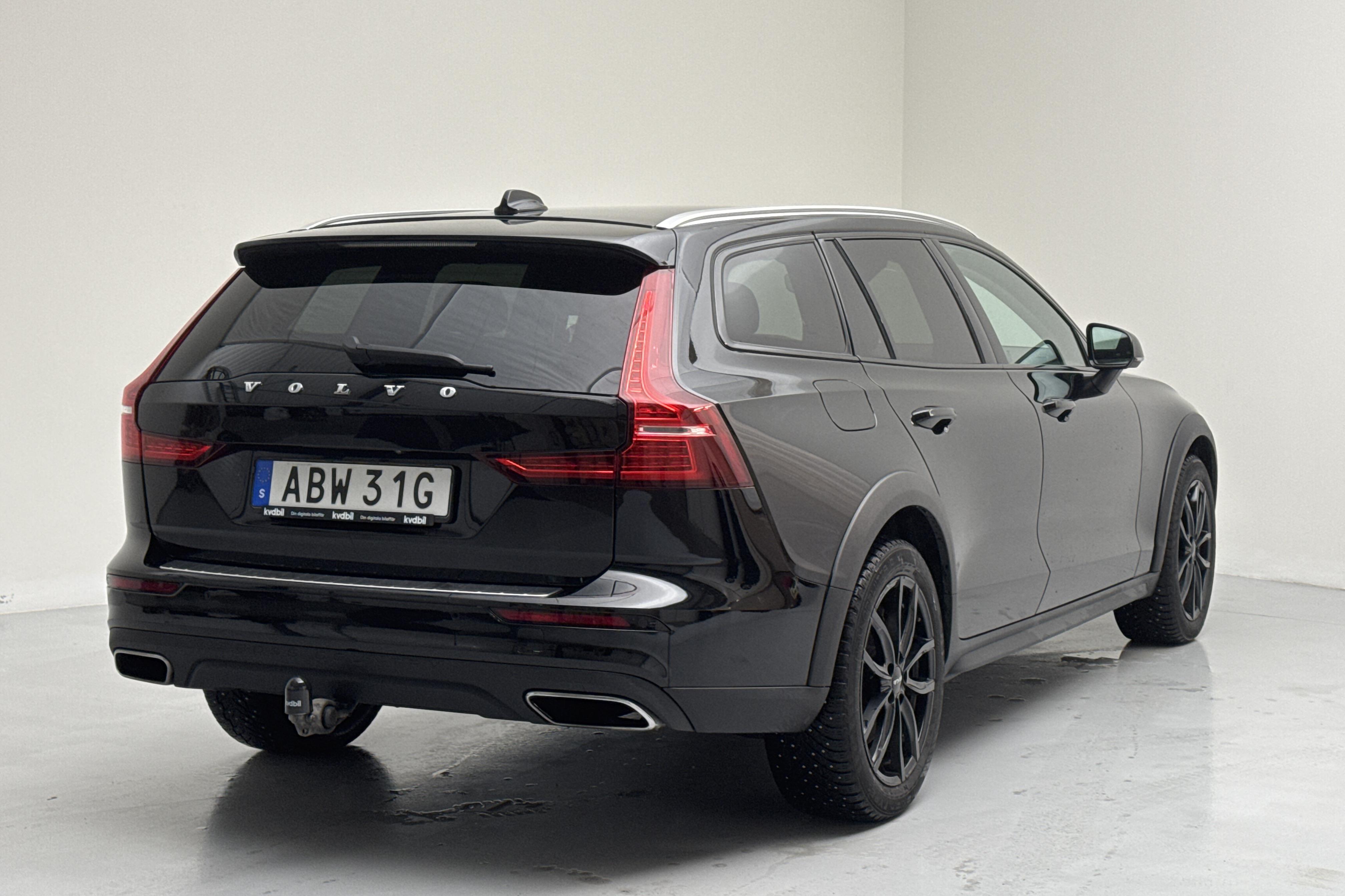 Volvo V60 B4 Cross Country AWD Mildhybrid, Diesel (197hk) - 13 107 mil - Automat - svart - 2022