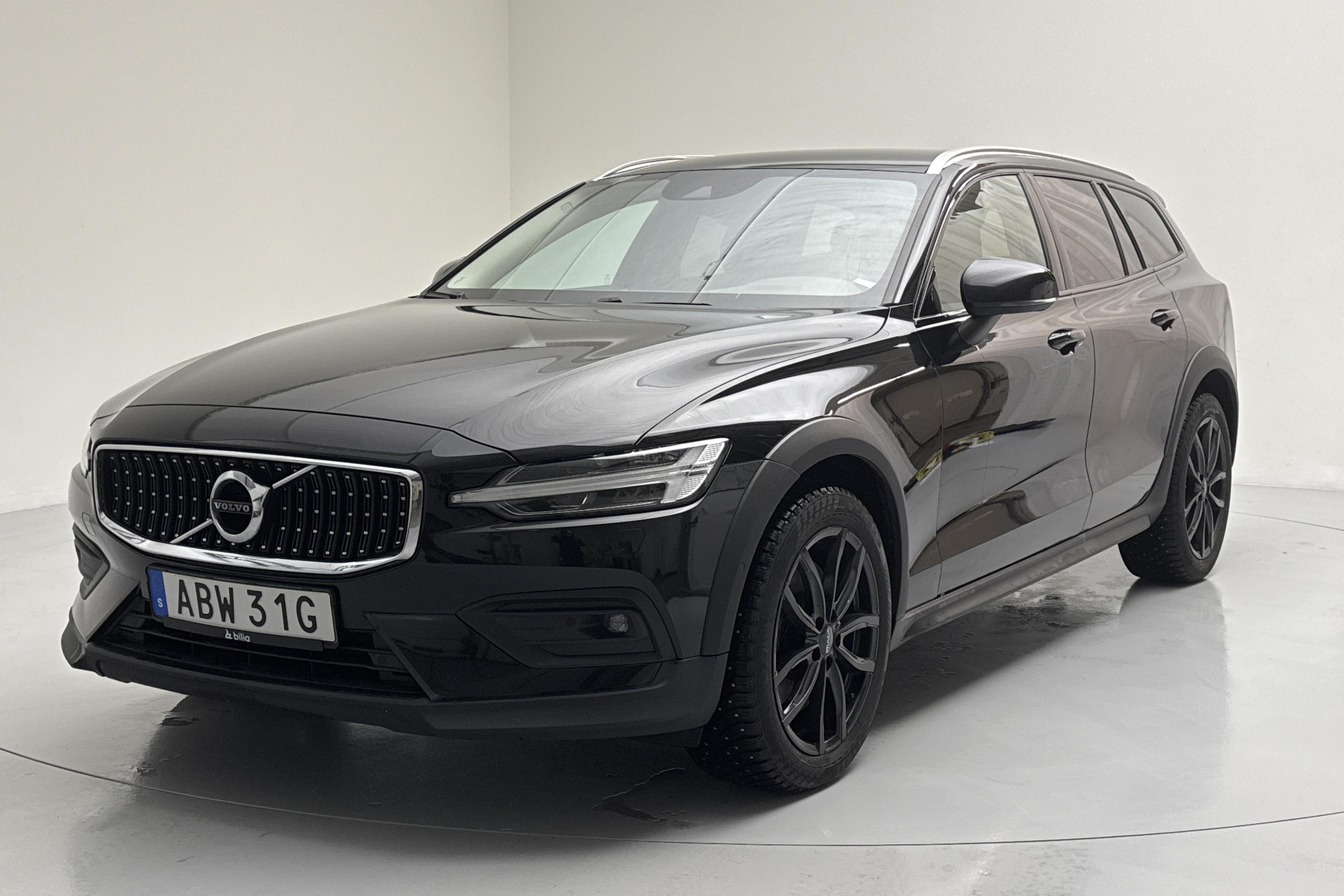 Volvo V60 B4 Cross Country AWD Mildhybrid, Diesel (197hk) - 13 107 mil - Automat - svart - 2022