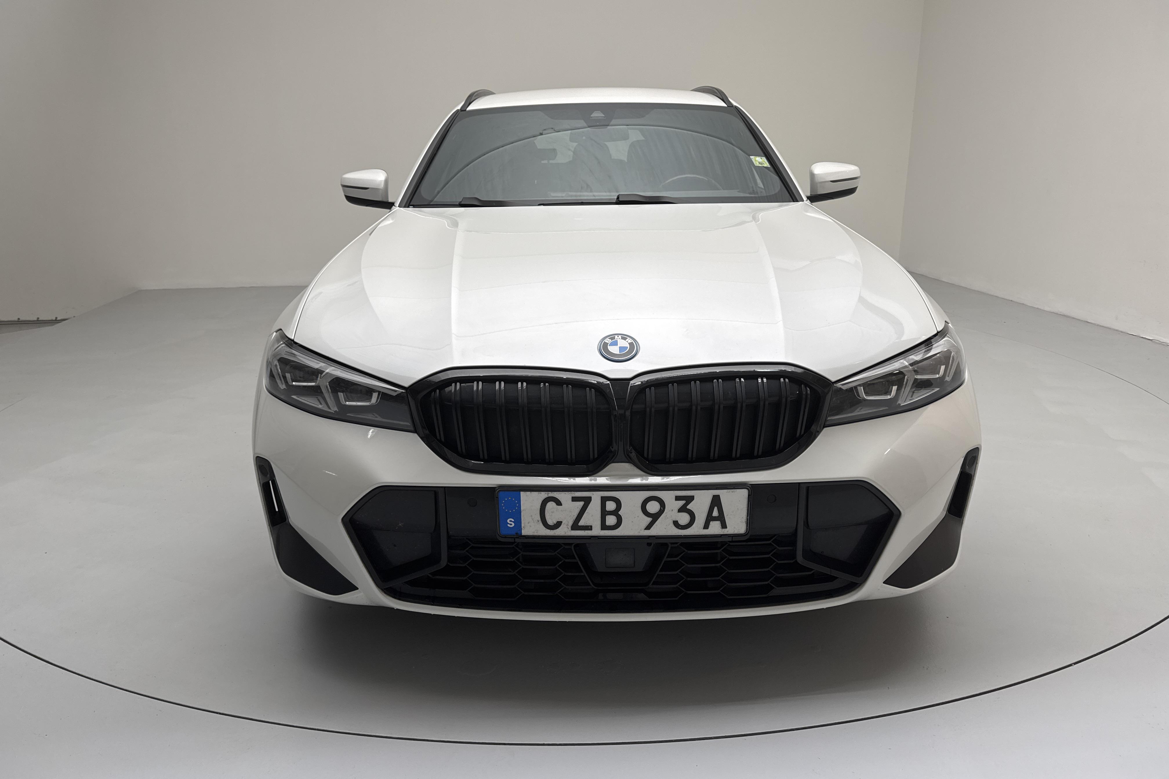 BMW 330e xDrive Touring LCI, G21 (292hk) - 9 771 mil - Automat - vit - 2023