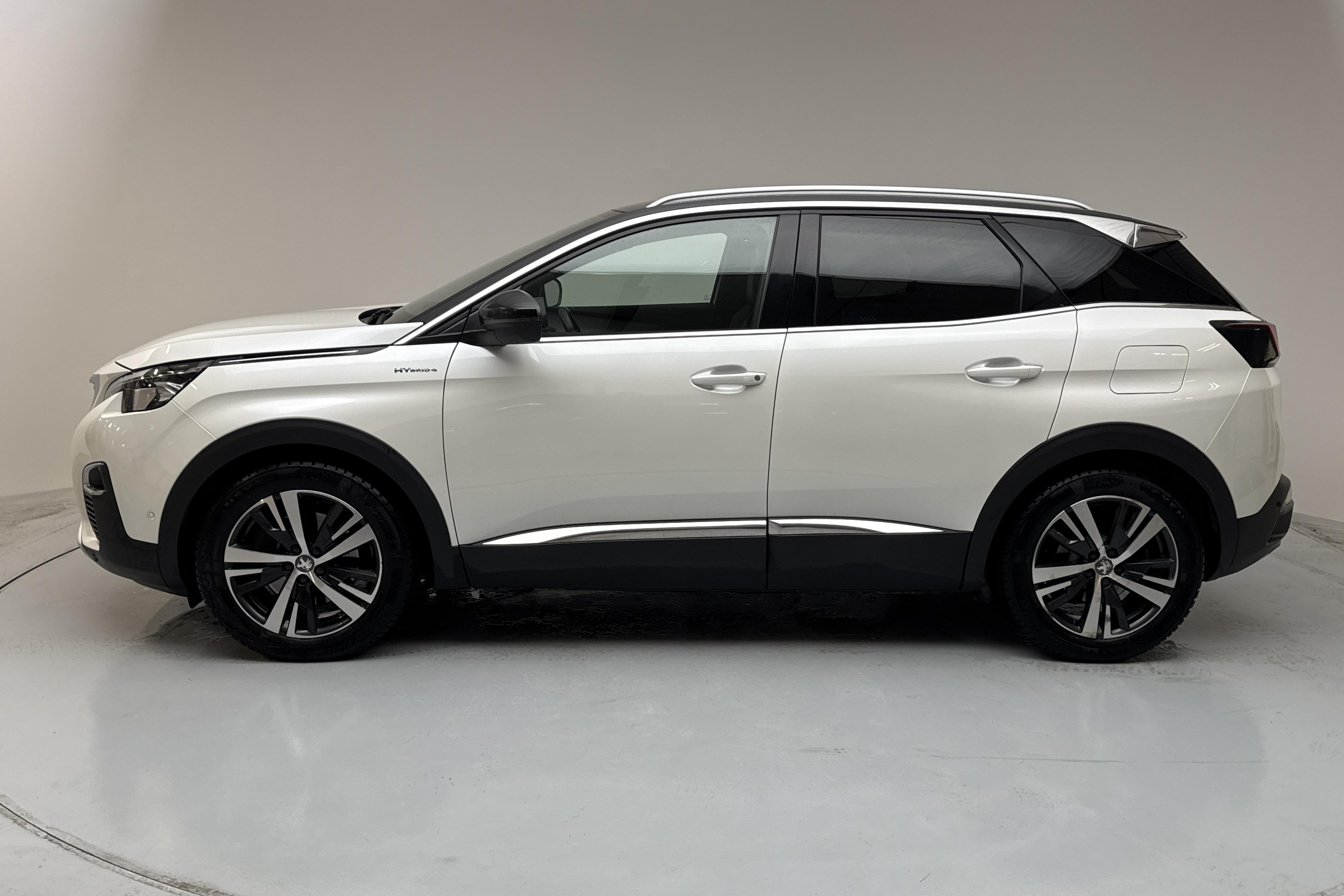 Peugeot 3008 1.6 Plug-in Hybrid 4 (300hk) - 15 851 mil - Automat - vit - 2020