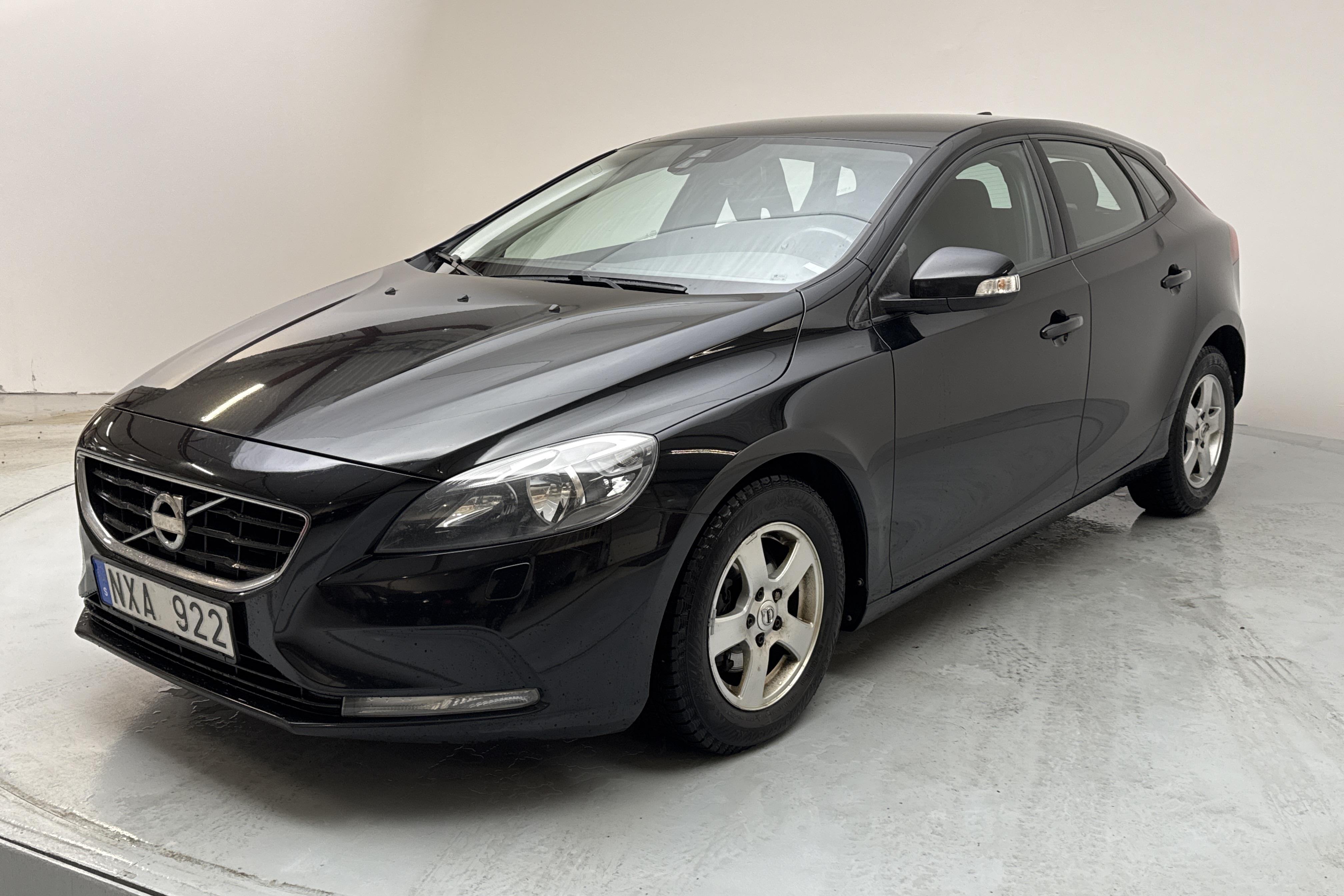 Volvo V40 D2 (115hk) - 17 608 mil - Manuell - svart - 2014