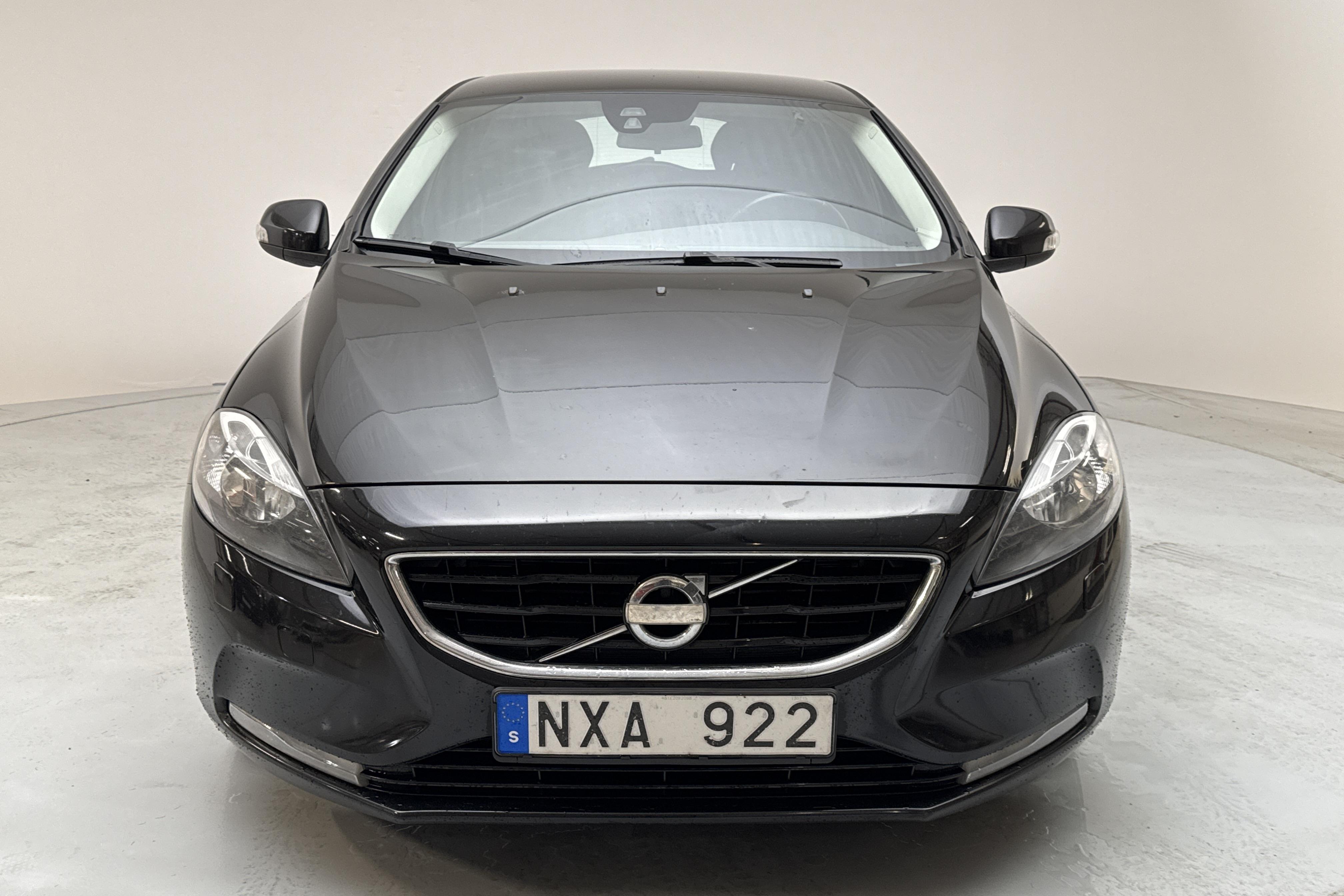 Volvo V40 D2 (115hk) - 17 608 mil - Manuell - svart - 2014