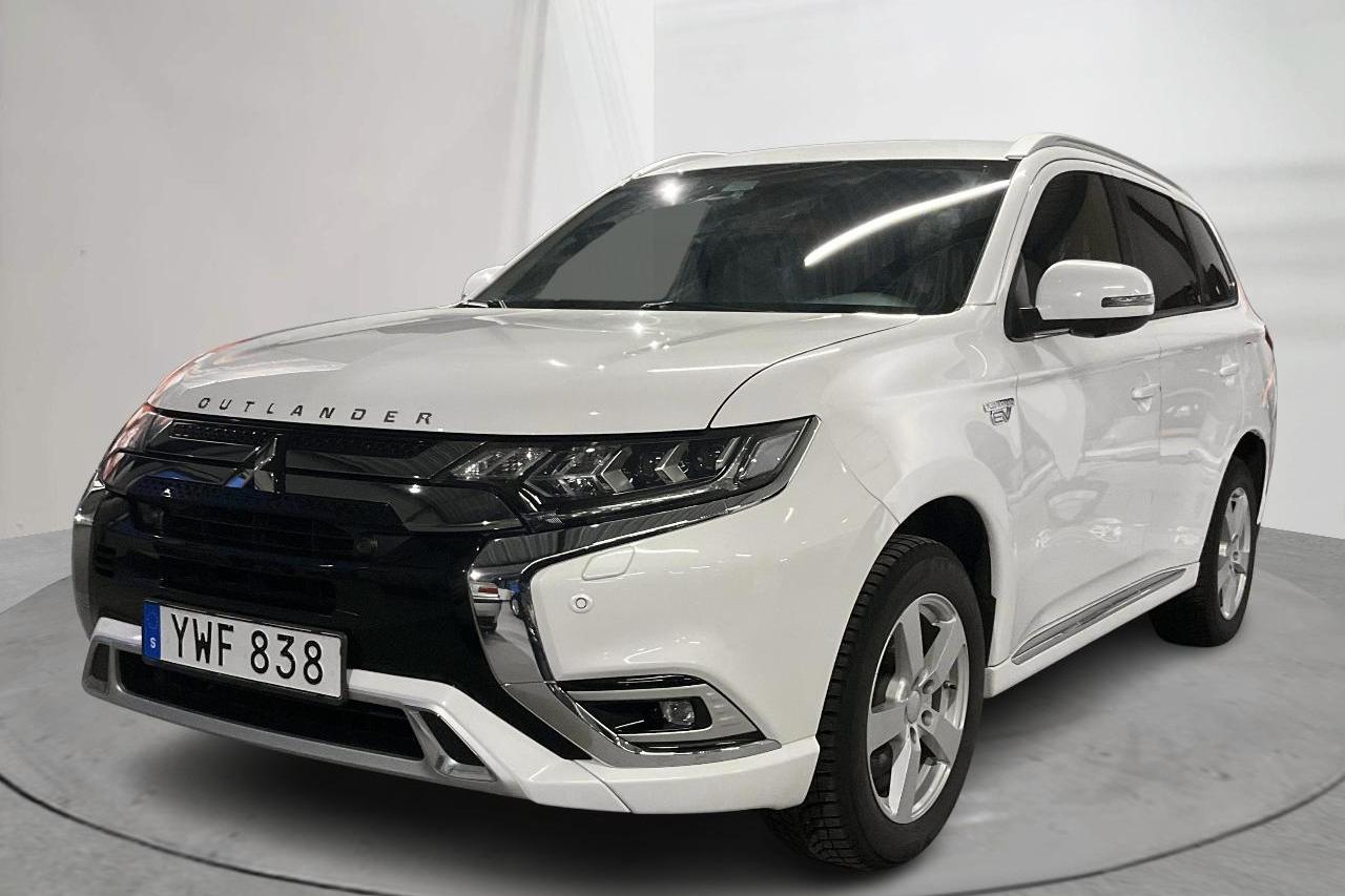 Mitsubishi Outlander 2.4 Plug-in Hybrid 4WD (136hk) - 11 033 mil - Automat - vit - 2019