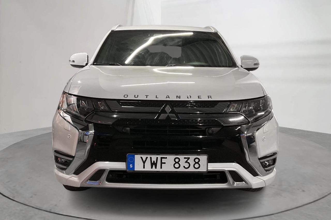 Mitsubishi Outlander 2.4 Plug-in Hybrid 4WD (136hk) - 11 033 mil - Automat - vit - 2019