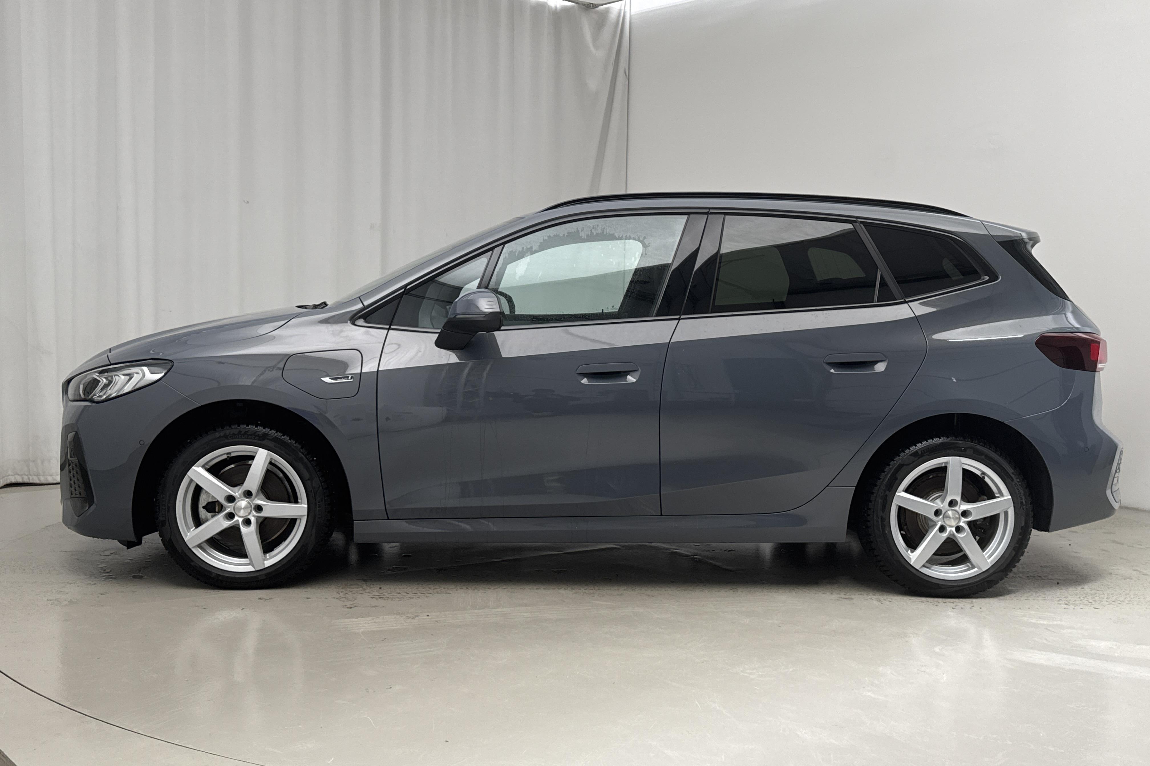 BMW 225xe Active Tourer 16,3 kWh, U06 (245hk) - 4 593 mil - Automat - grå - 2023