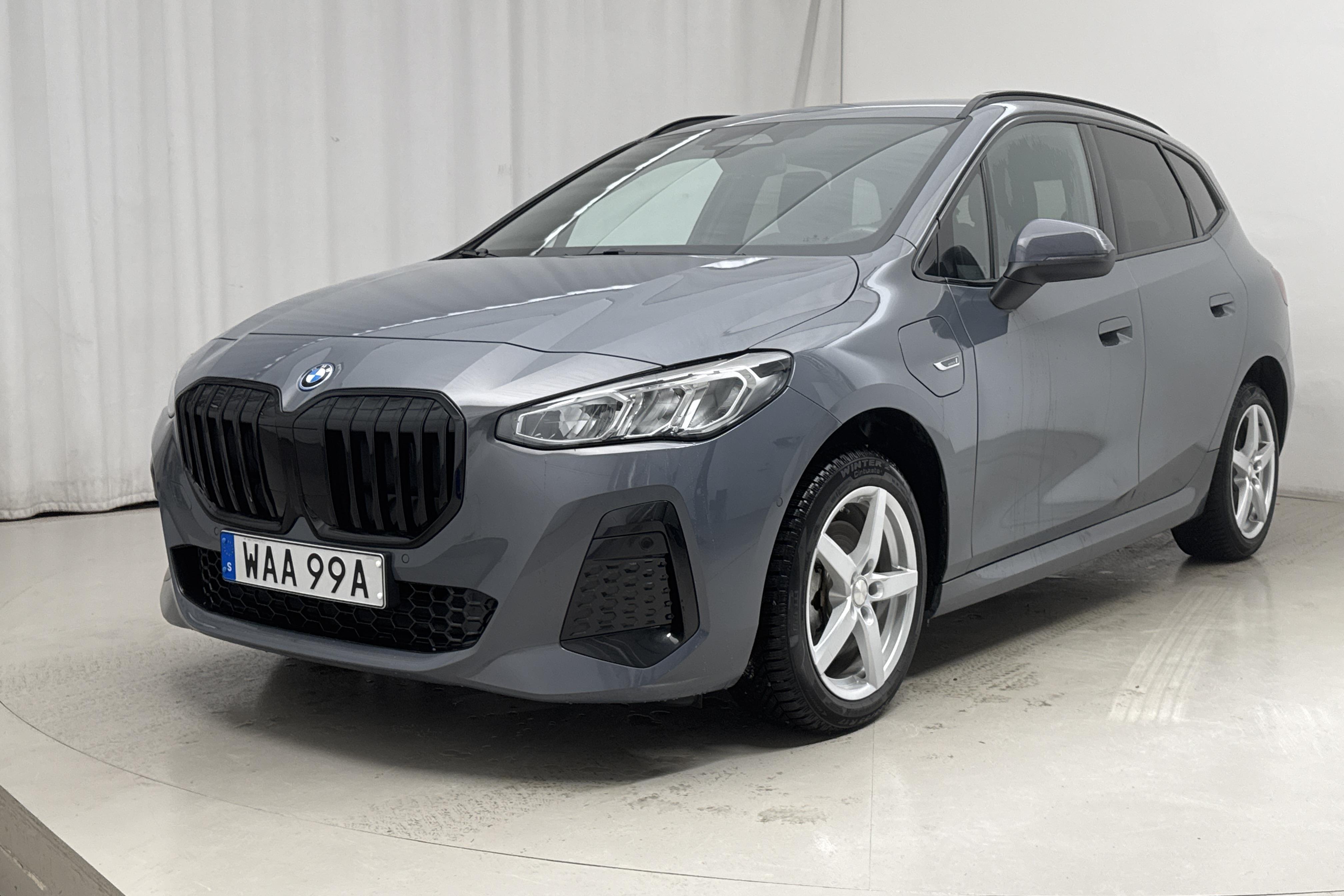 BMW 225xe Active Tourer 16,3 kWh, U06 (245hk) - 4 593 mil - Automat - grå - 2023