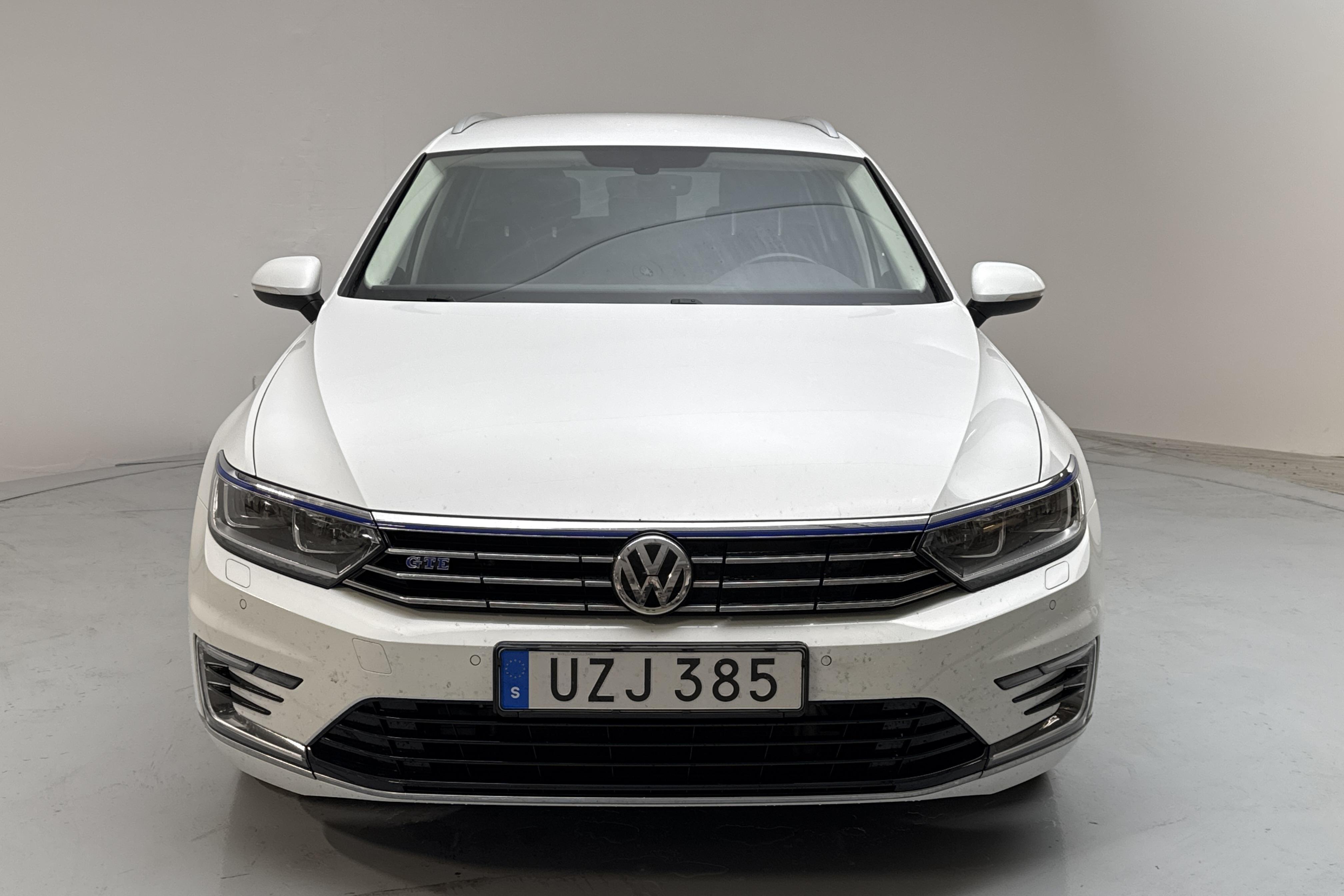 VW Passat 1.4 Plug-in-Hybrid Sportscombi (218hk) - 9 604 mil - Automat - vit - 2016