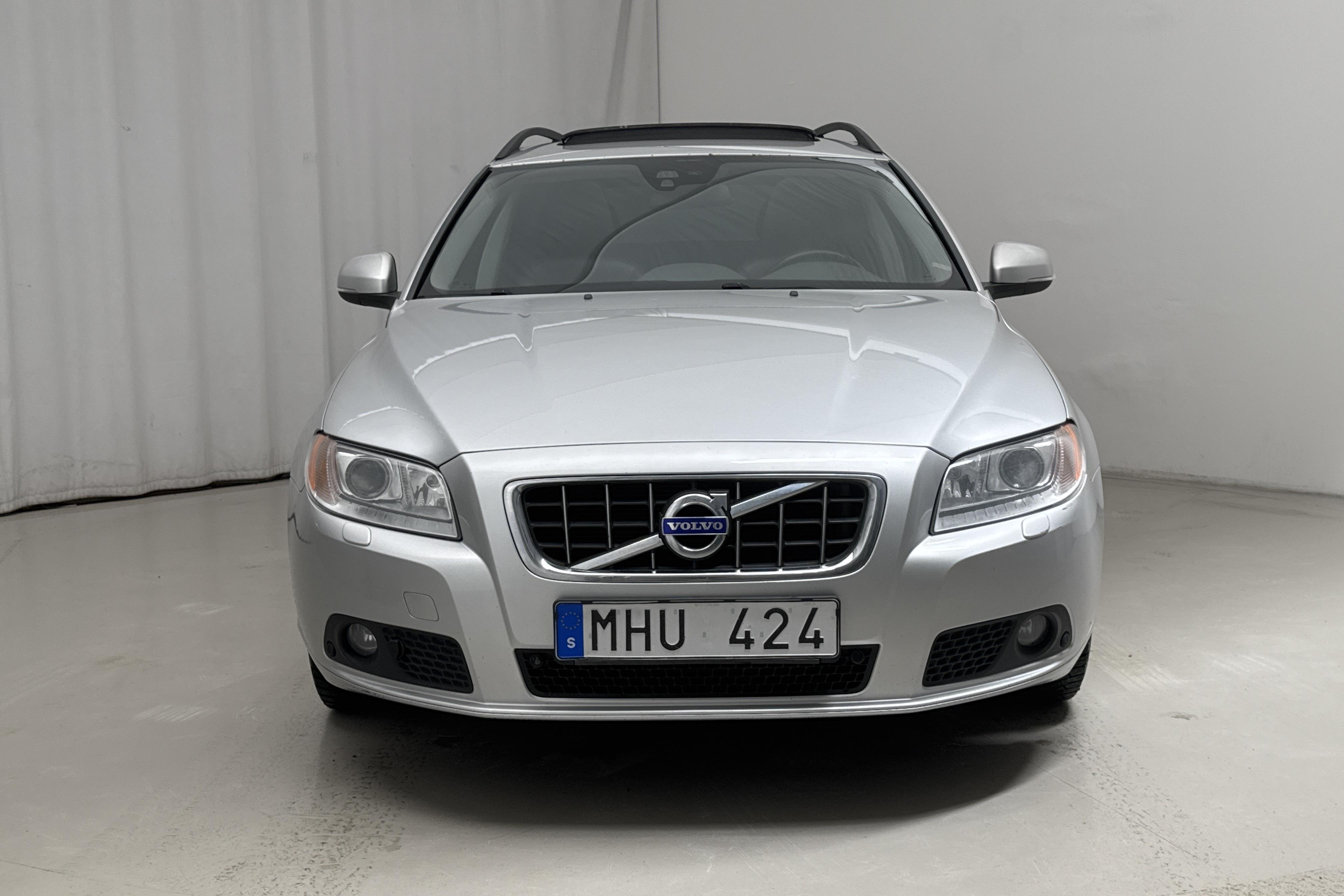 Volvo V70 II D3 (163hk) - 24 557 mil - Manuell - Light Grey - 2012