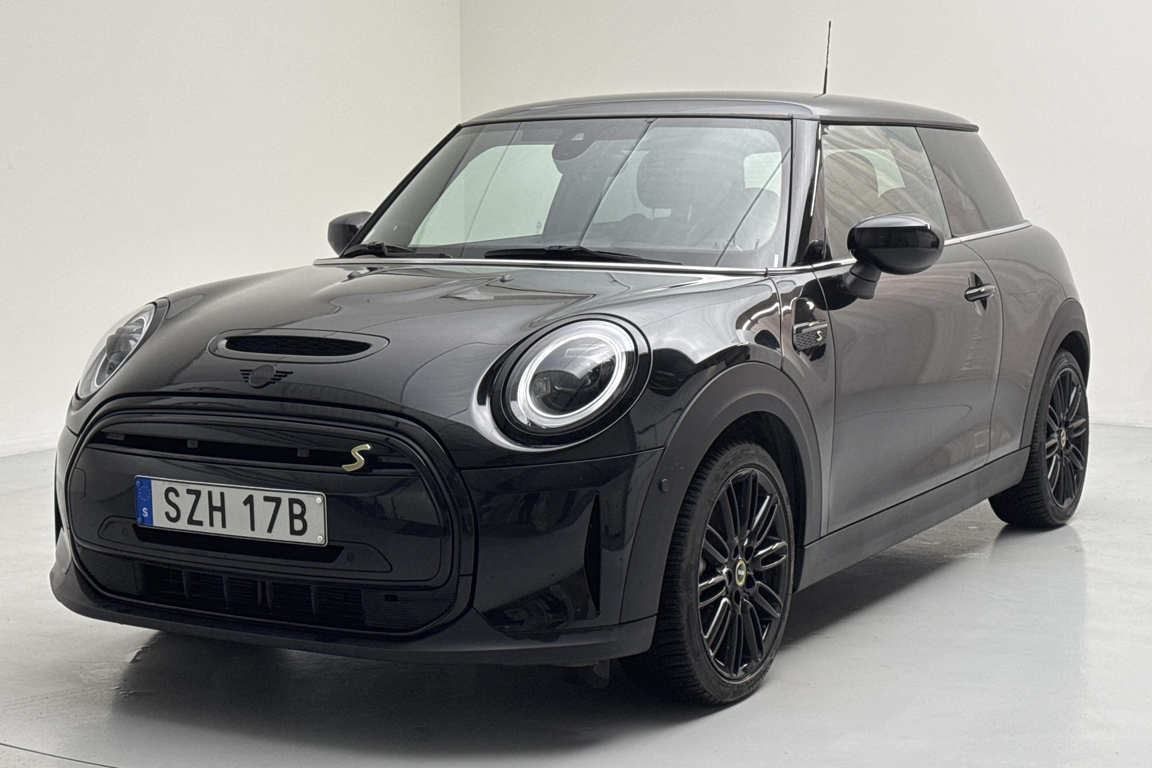 MINI Cooper SE, F56 LCI (184hk) - 2 382 mil - Automat - svart - 2023