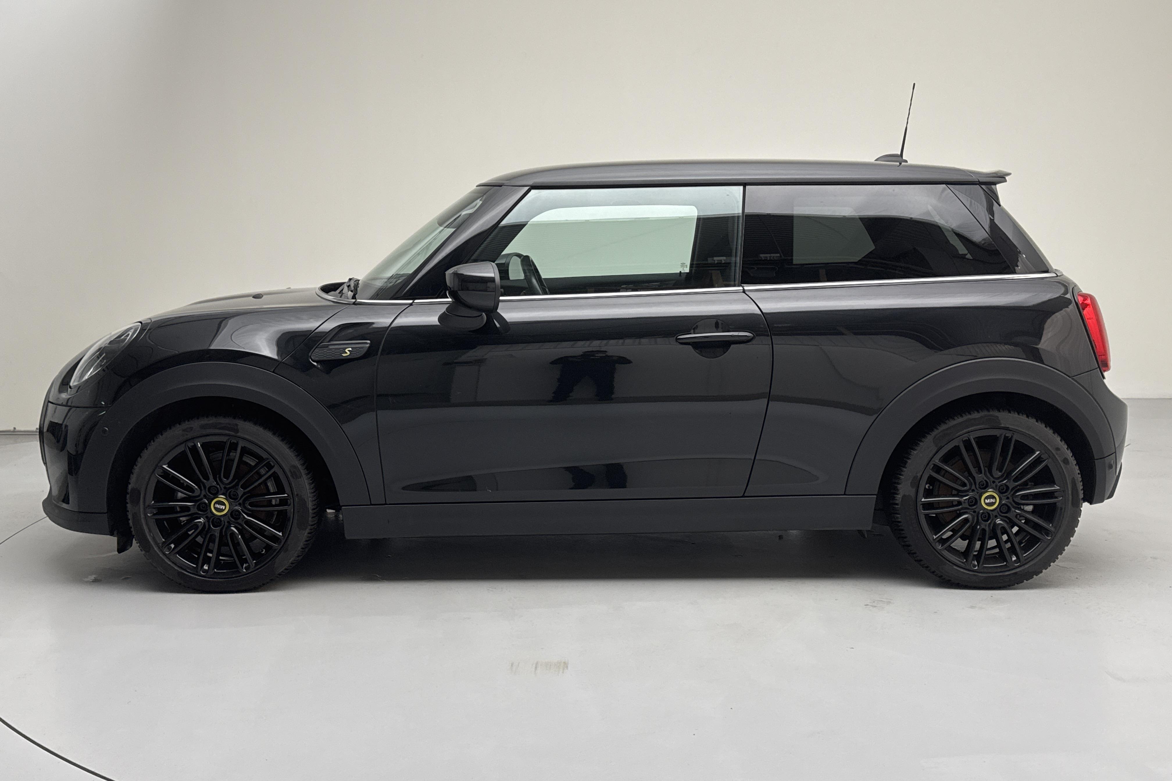 MINI Cooper SE, F56 LCI (184hk) - 2 382 mil - Automat - svart - 2023