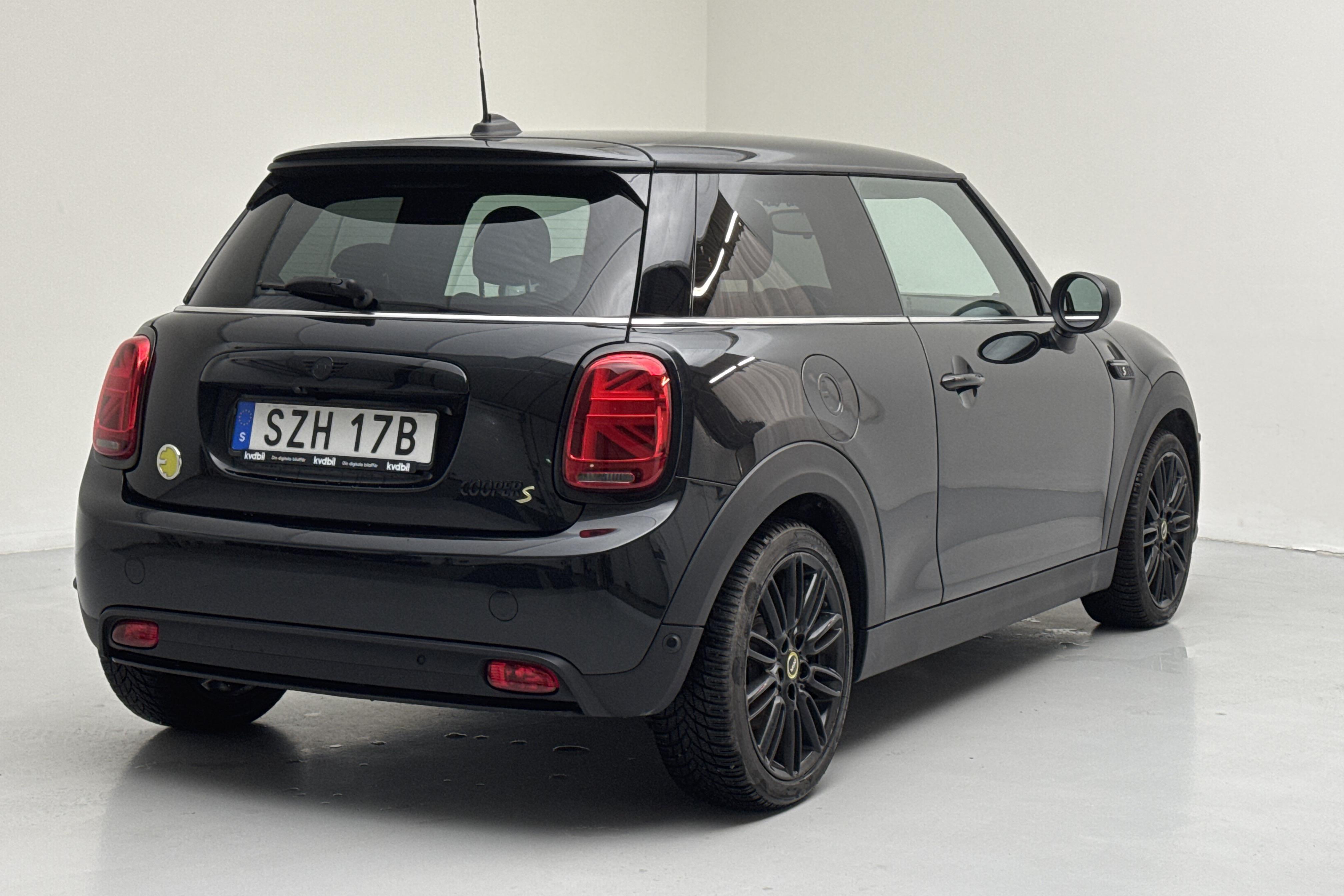 MINI Cooper SE, F56 LCI (184hk) - 2 382 mil - Automat - svart - 2023