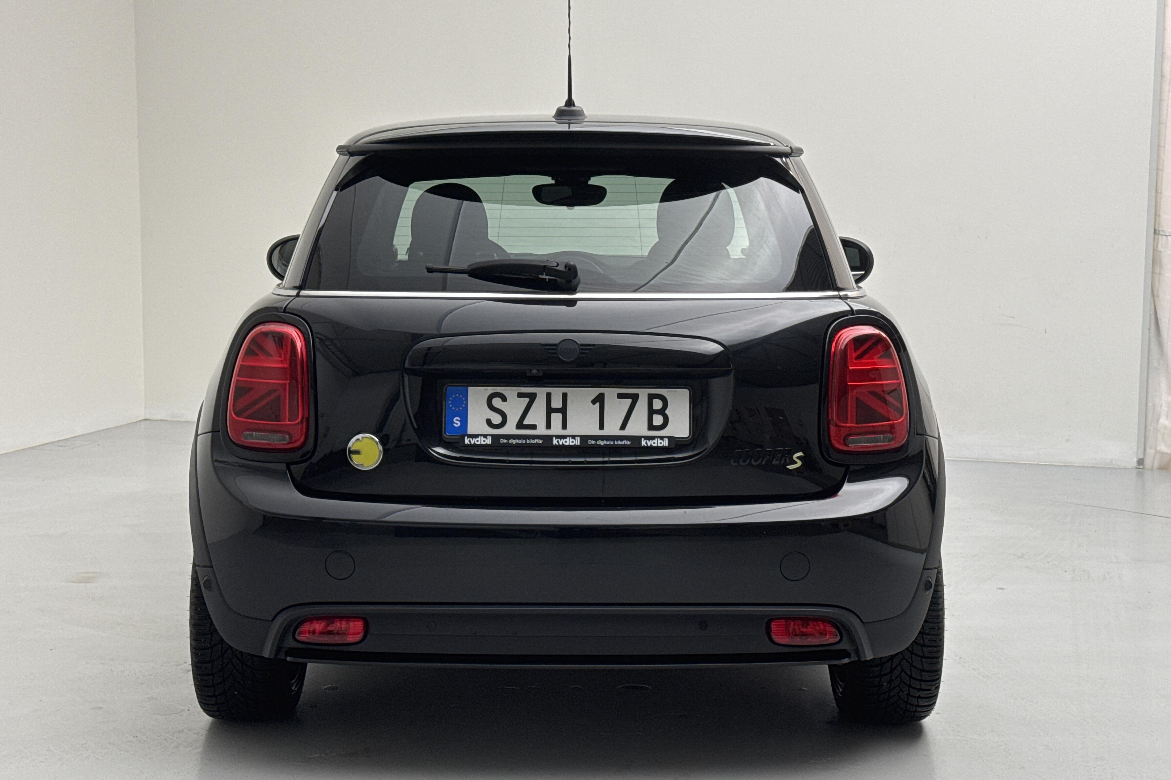 MINI Cooper SE, F56 LCI (184hk) - 2 382 mil - Automat - svart - 2023