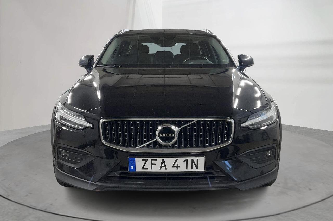 Volvo V60 D4 Cross Country AWD (190hk) - 14 275 mil - Automat - svart - 2020