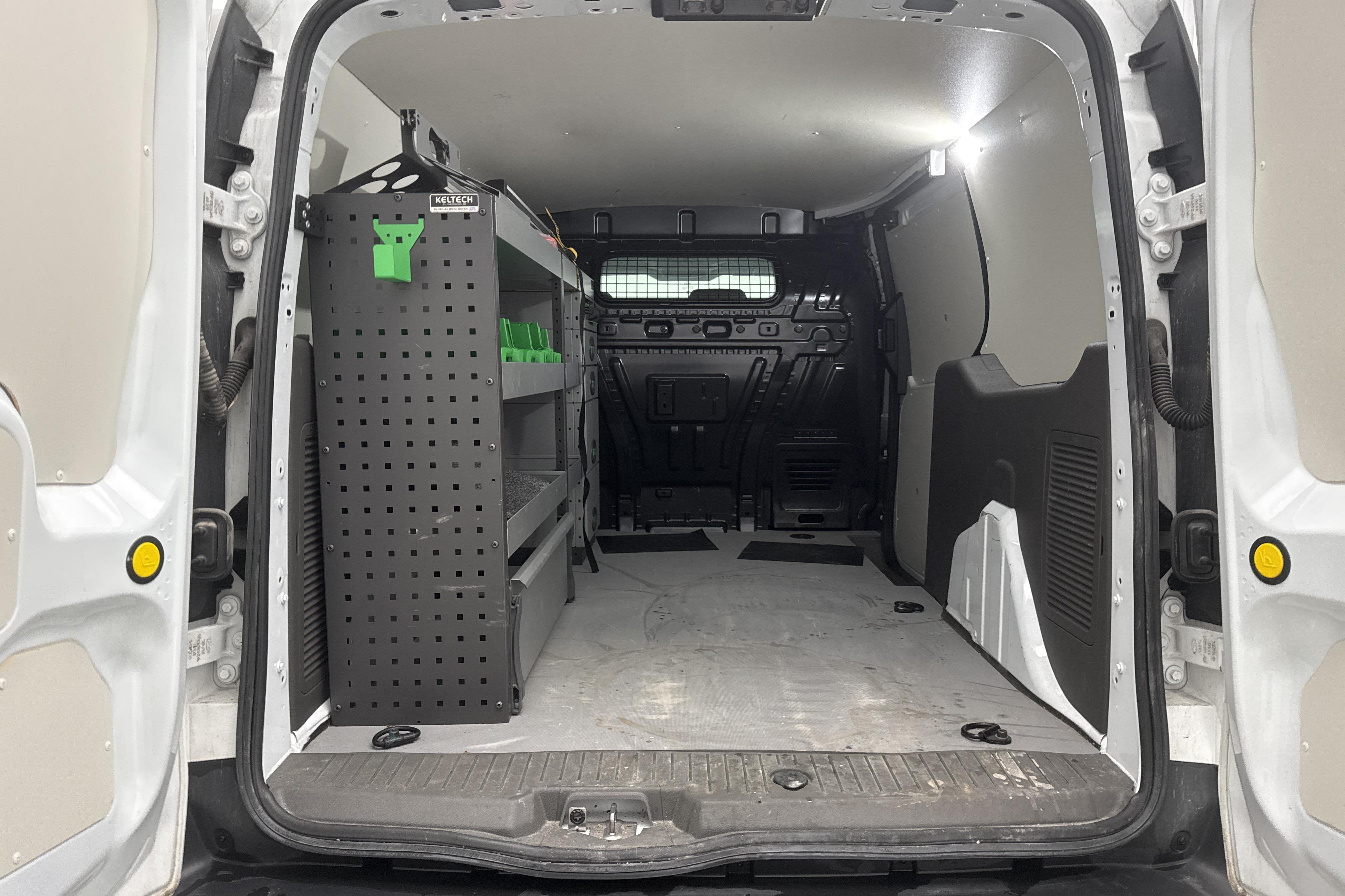 Ford Transit Connect 1.5 EcoBlue (100hk) - 7 120 mil - Automat - vit - 2022