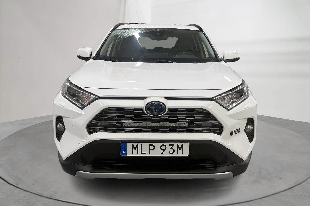 Toyota RAV4 2.5 HSD AWD (222hk) - 4 937 mil - Automat - vit - 2020