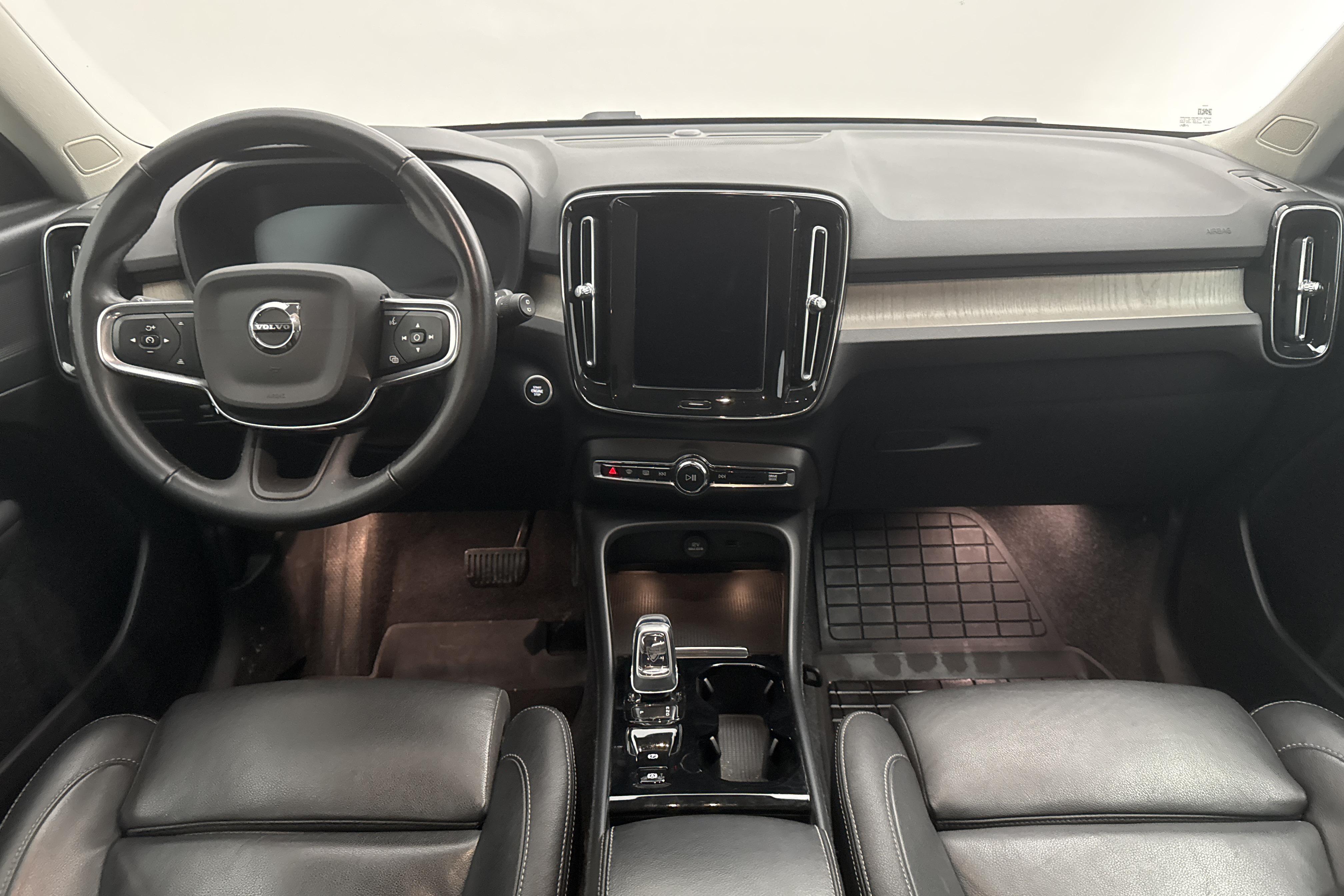 Volvo XC40 T4 2WD Twin Engine (211hk) - 11 681 mil - Automat - grå - 2021