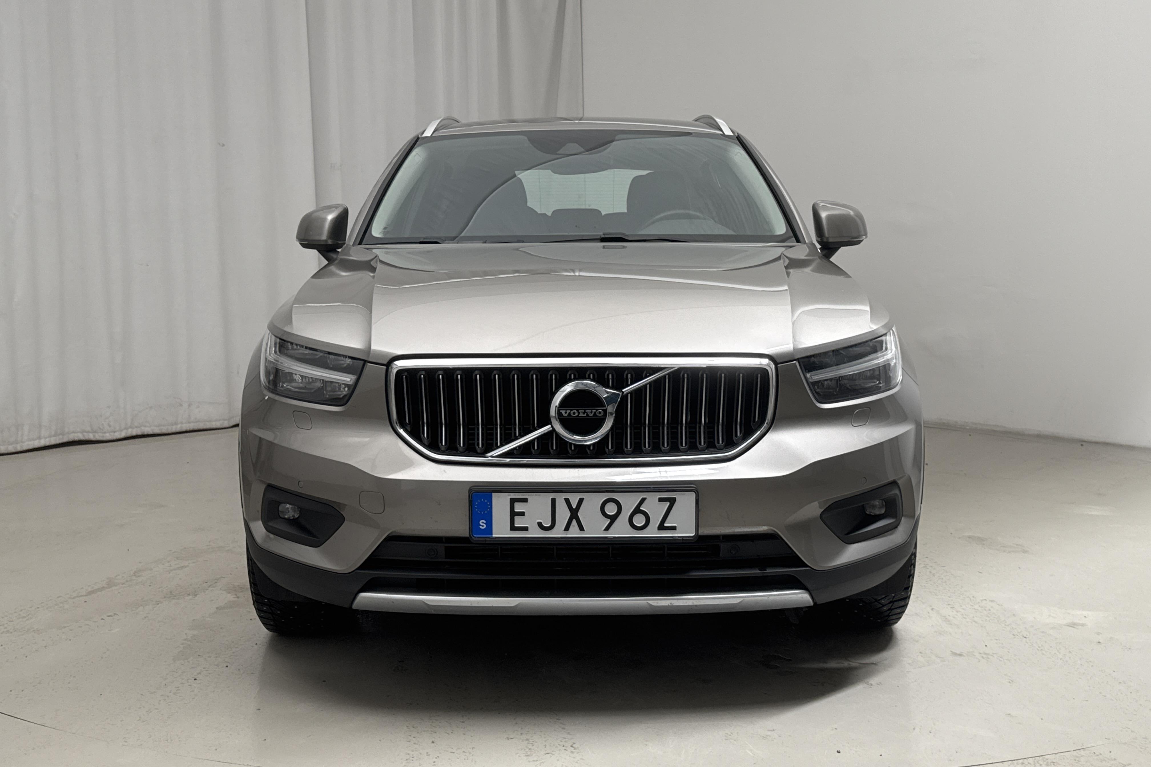 Volvo XC40 T4 2WD Twin Engine (211hk) - 11 681 mil - Automat - grå - 2021