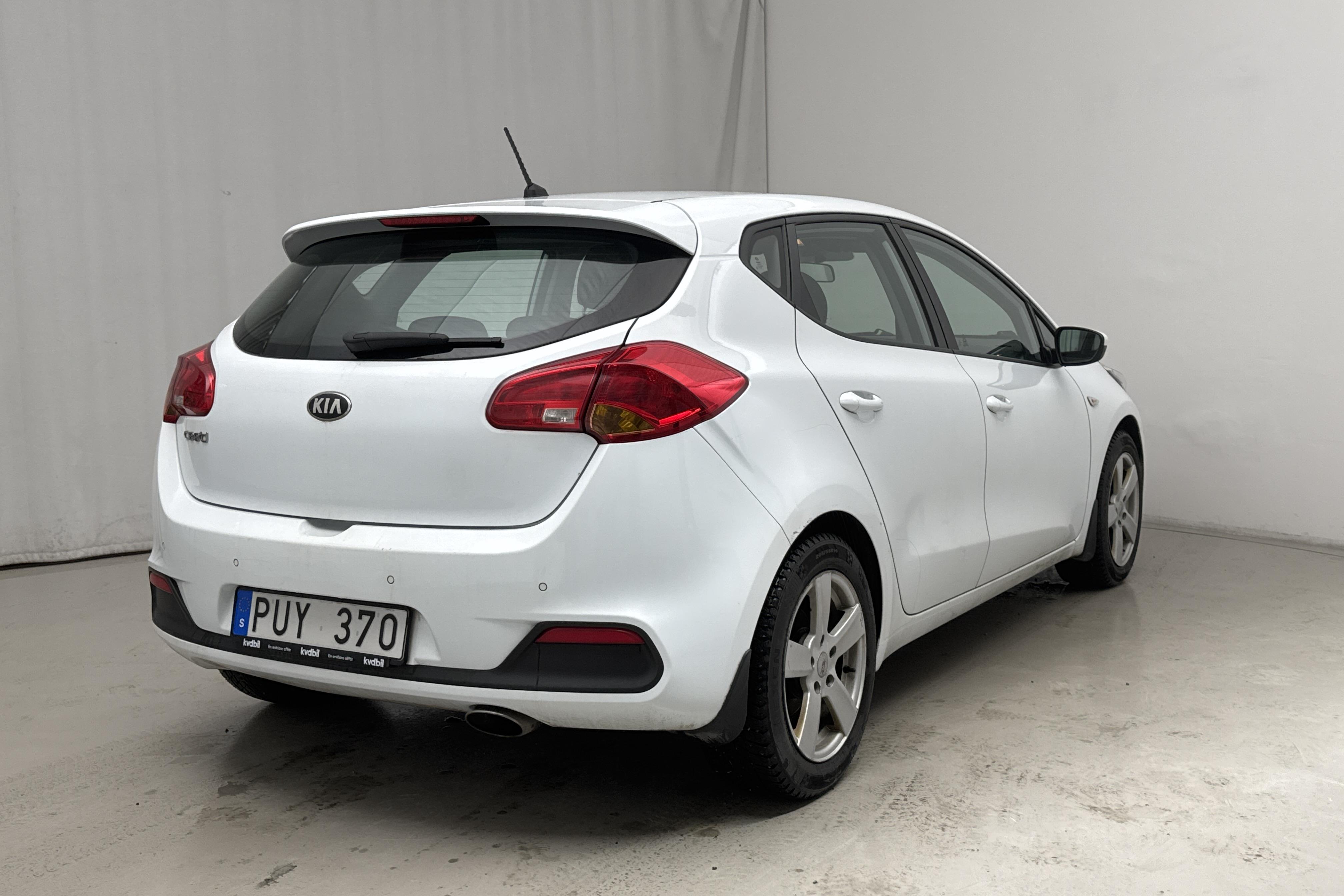 KIA Cee'd 1.4 5dr (100hk) - 14 373 mil - Manuell - vit - 2013