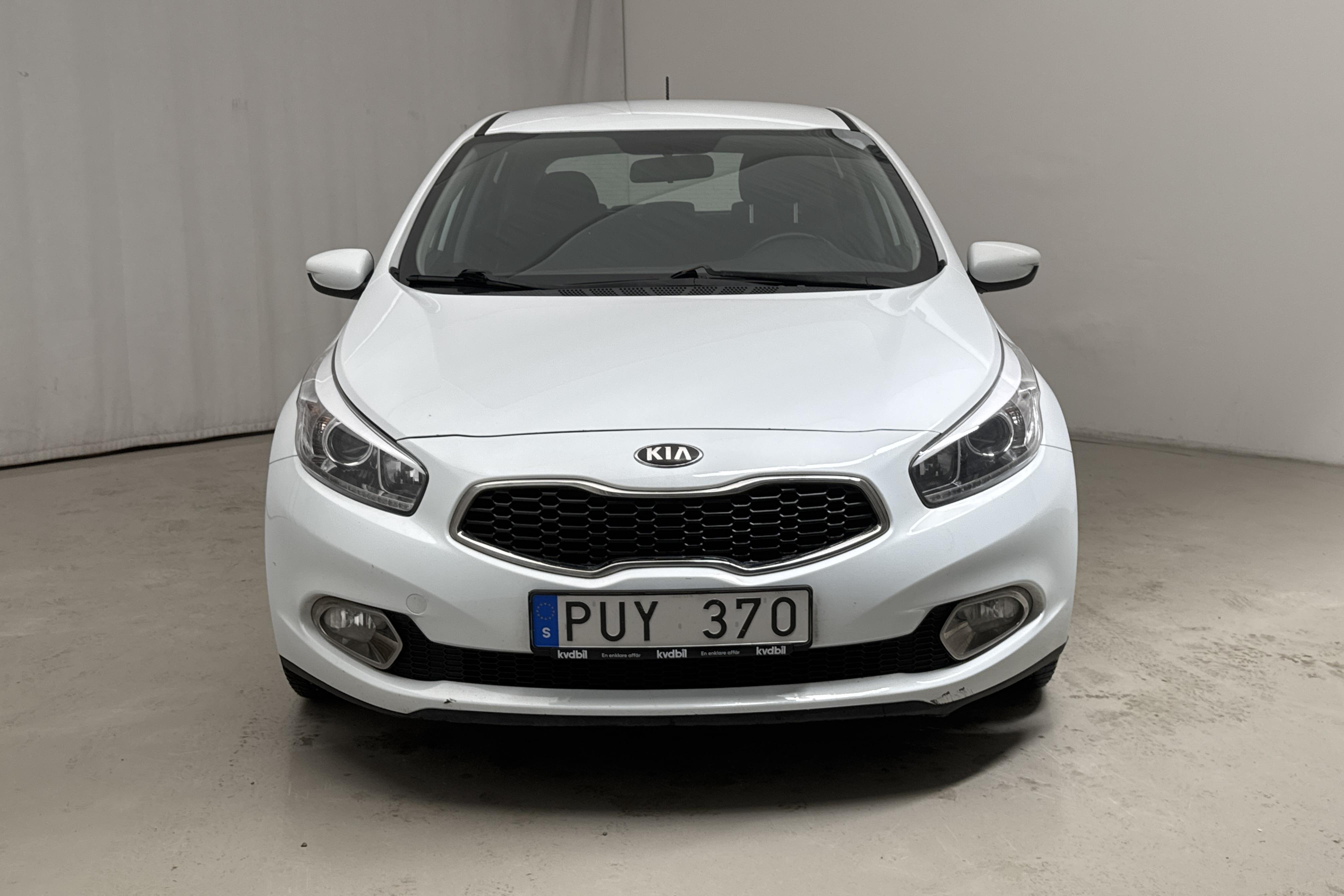 KIA Cee'd 1.4 5dr (100hk) - 14 373 mil - Manuell - vit - 2013