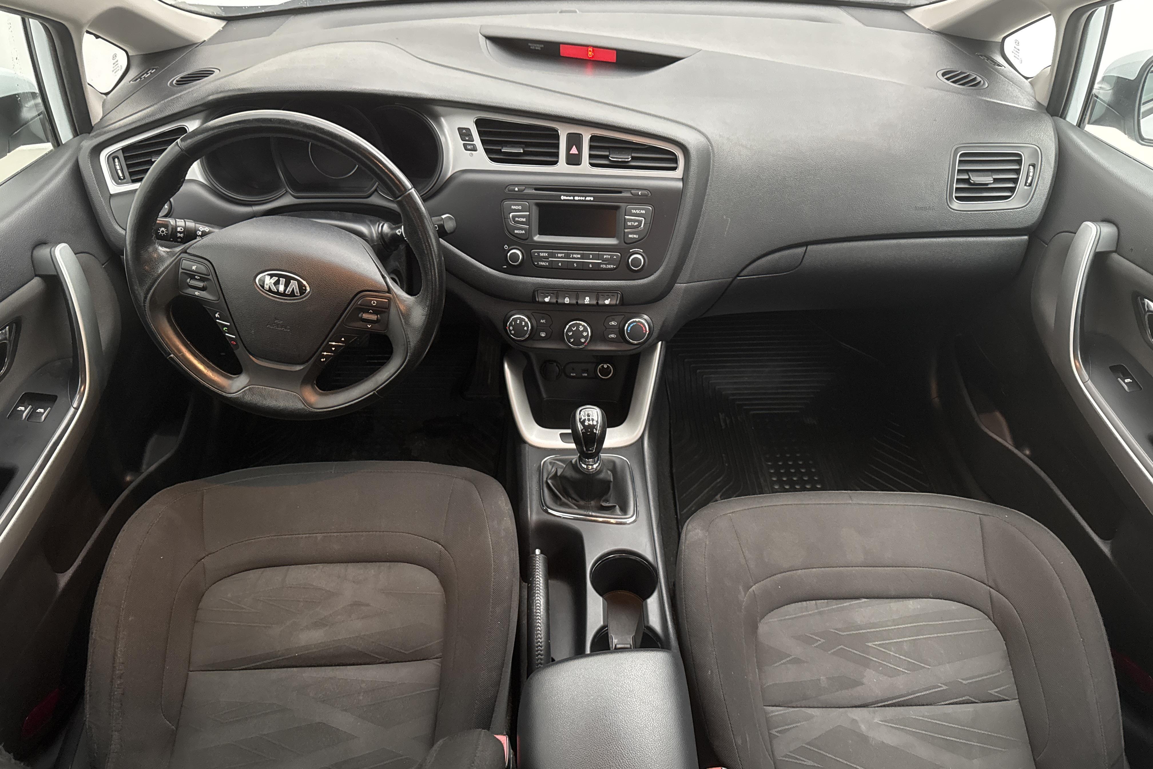 KIA Cee'd 1.4 5dr (100hk) - 14 373 mil - Manuell - vit - 2013