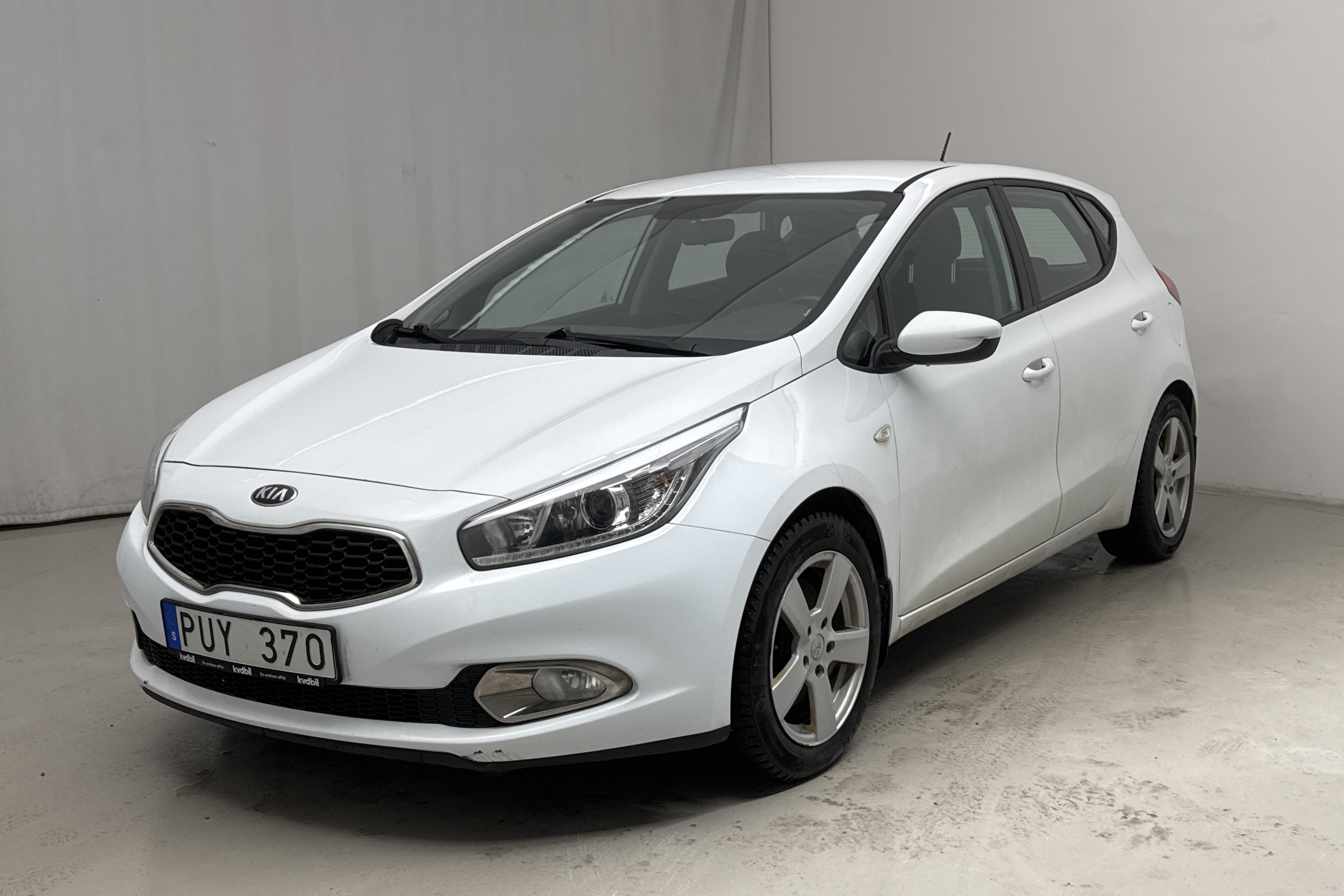 KIA Cee'd 1.4 5dr (100hk) - 14 373 mil - Manuell - vit - 2013