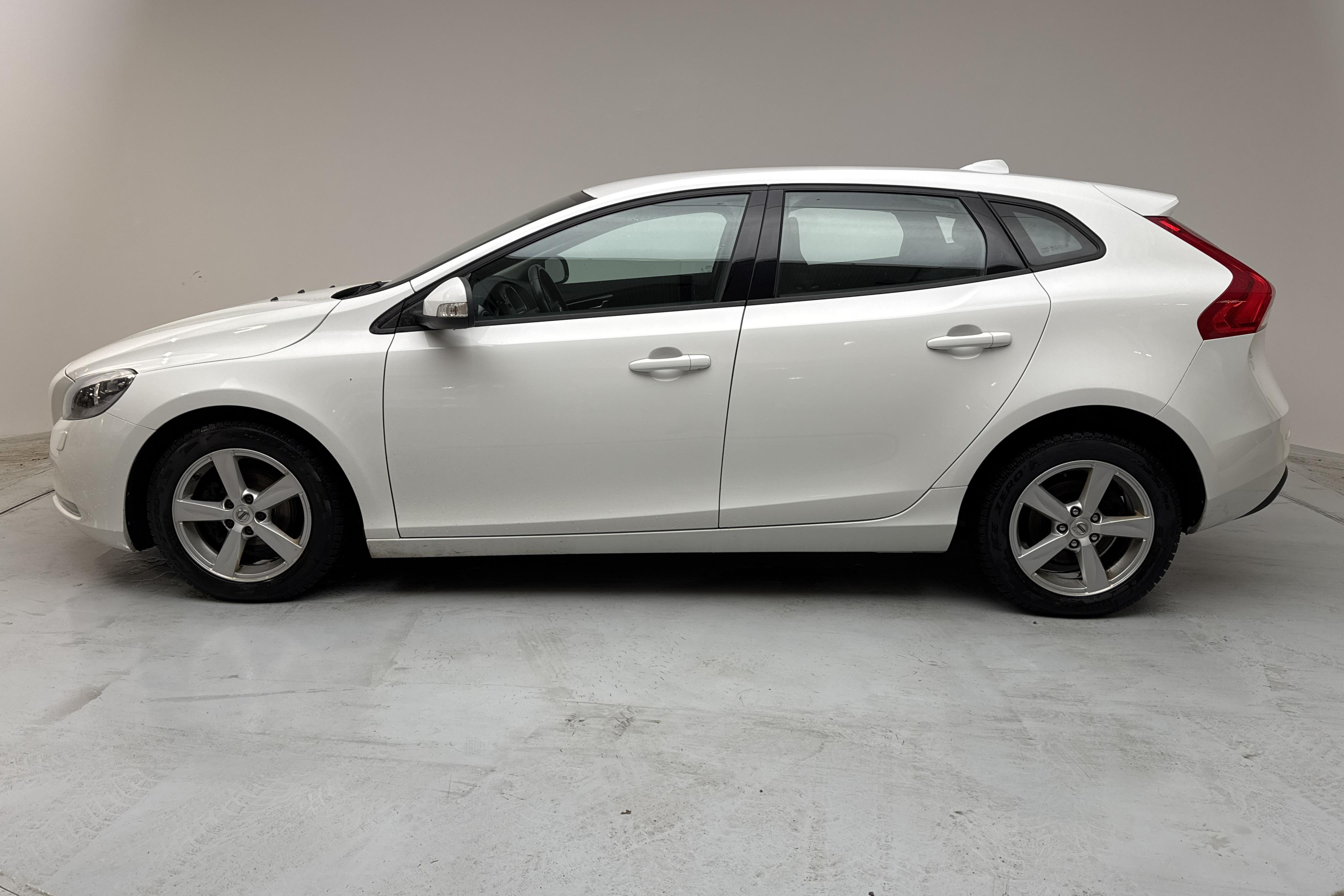 Volvo V40 D2 (115hk) - 13 426 mil - Manuell - vit - 2015