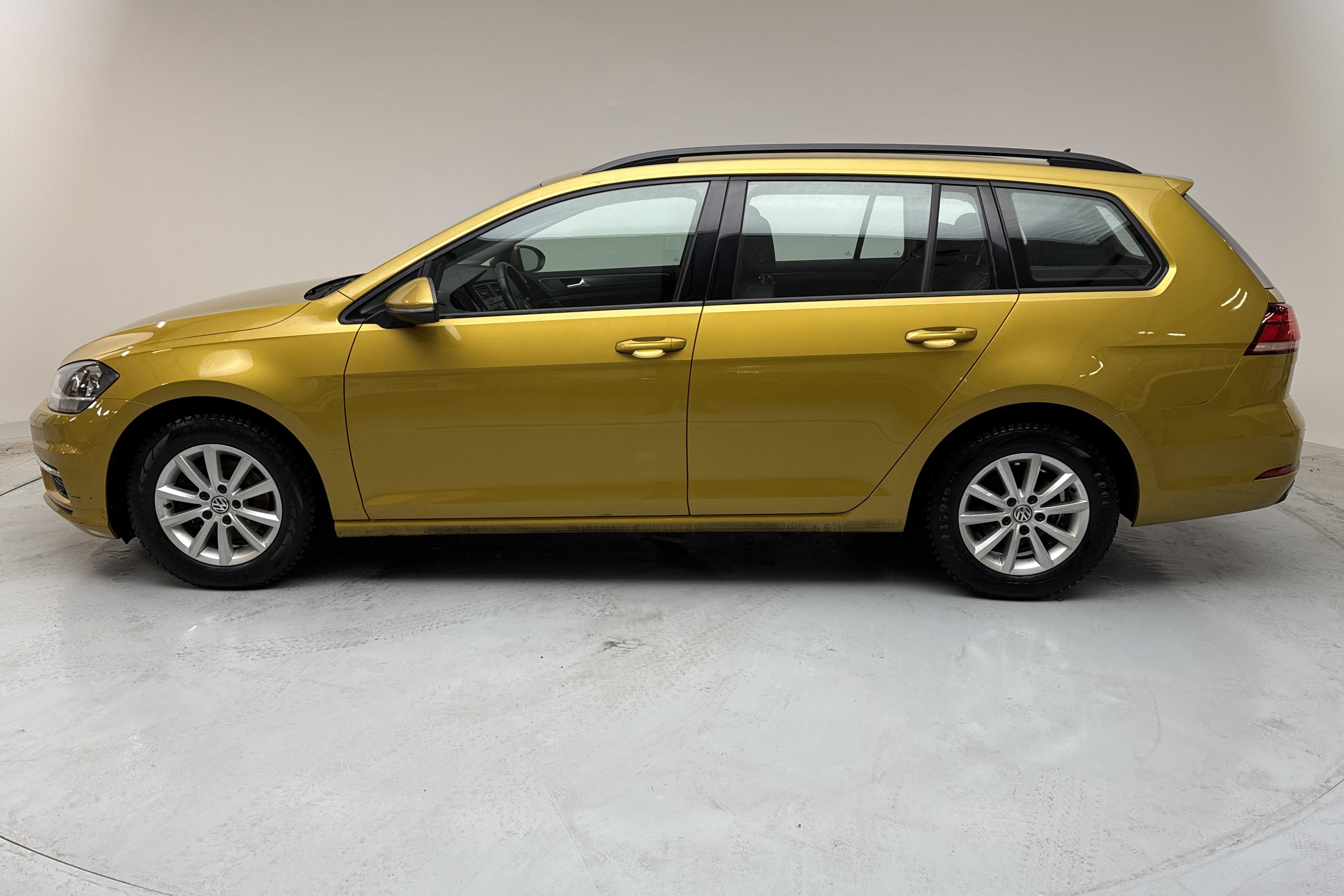 VW Golf VII 1.0 TSI Sportscombi (115hk) - 10 729 mil - Manuell - gul - 2019