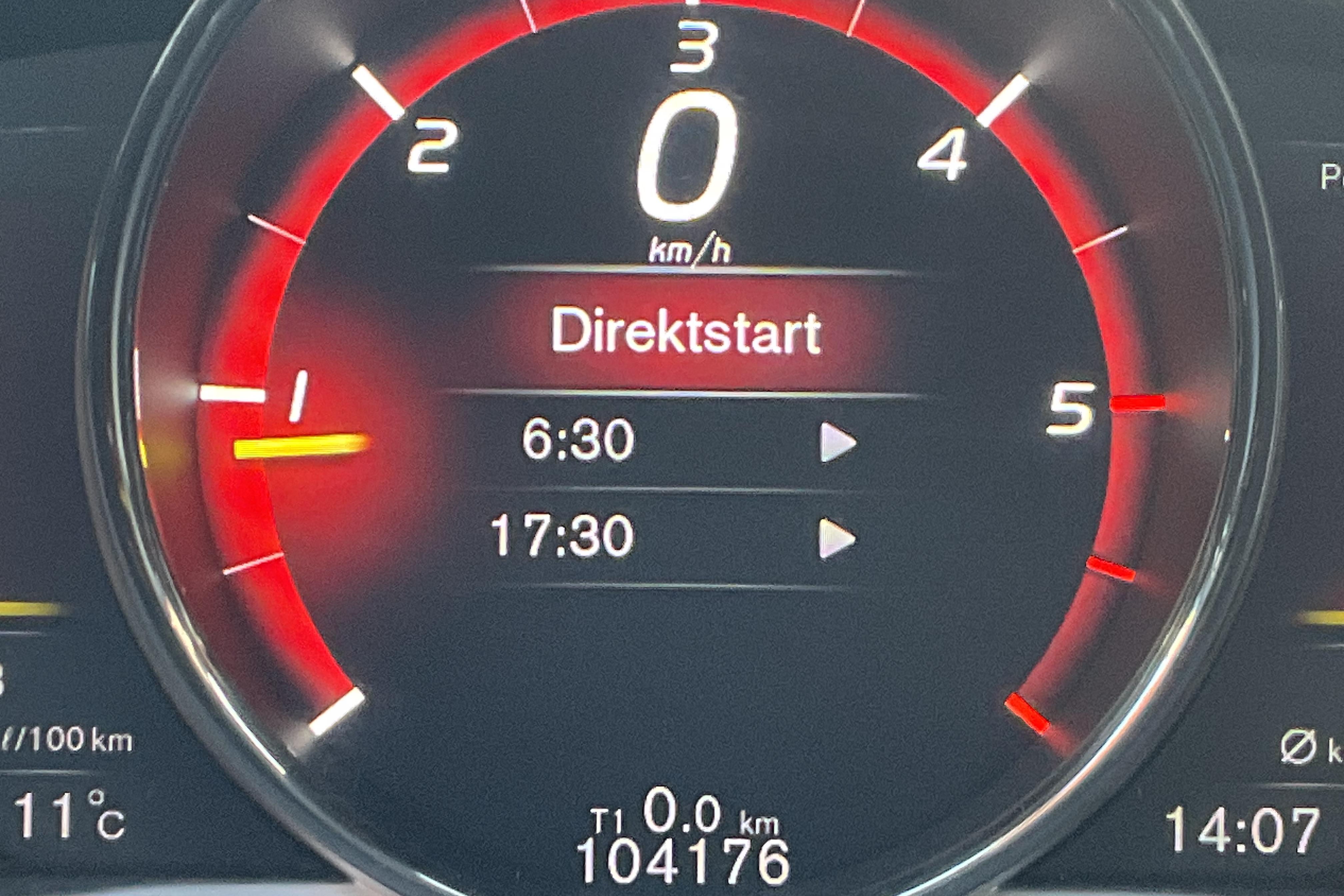 Volvo V60 D3 Cross Country (150hk) - 10 418 mil - Automat - vit - 2018