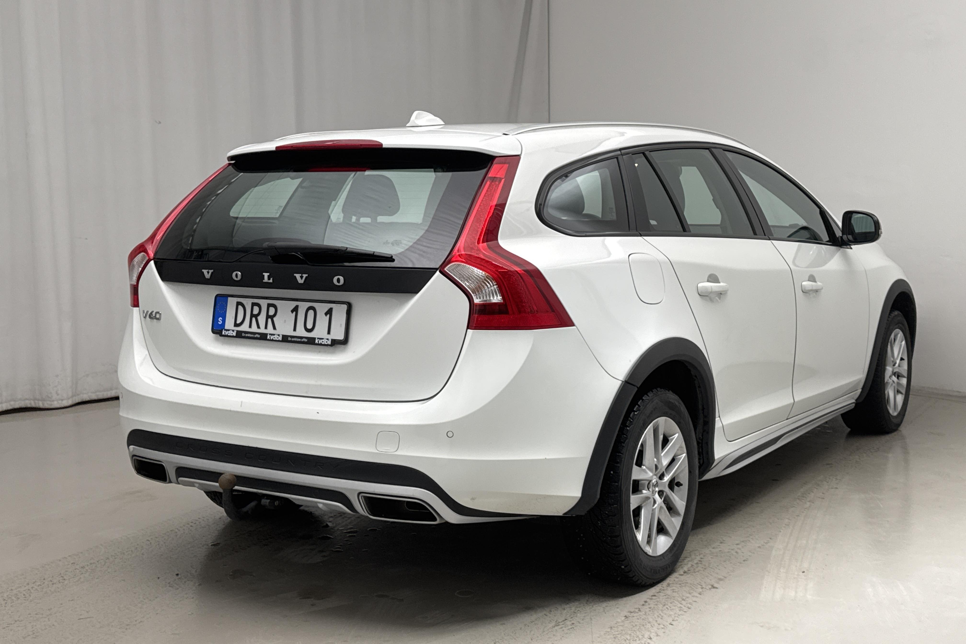 Volvo V60 D3 Cross Country (150hk) - 10 418 mil - Automat - vit - 2018