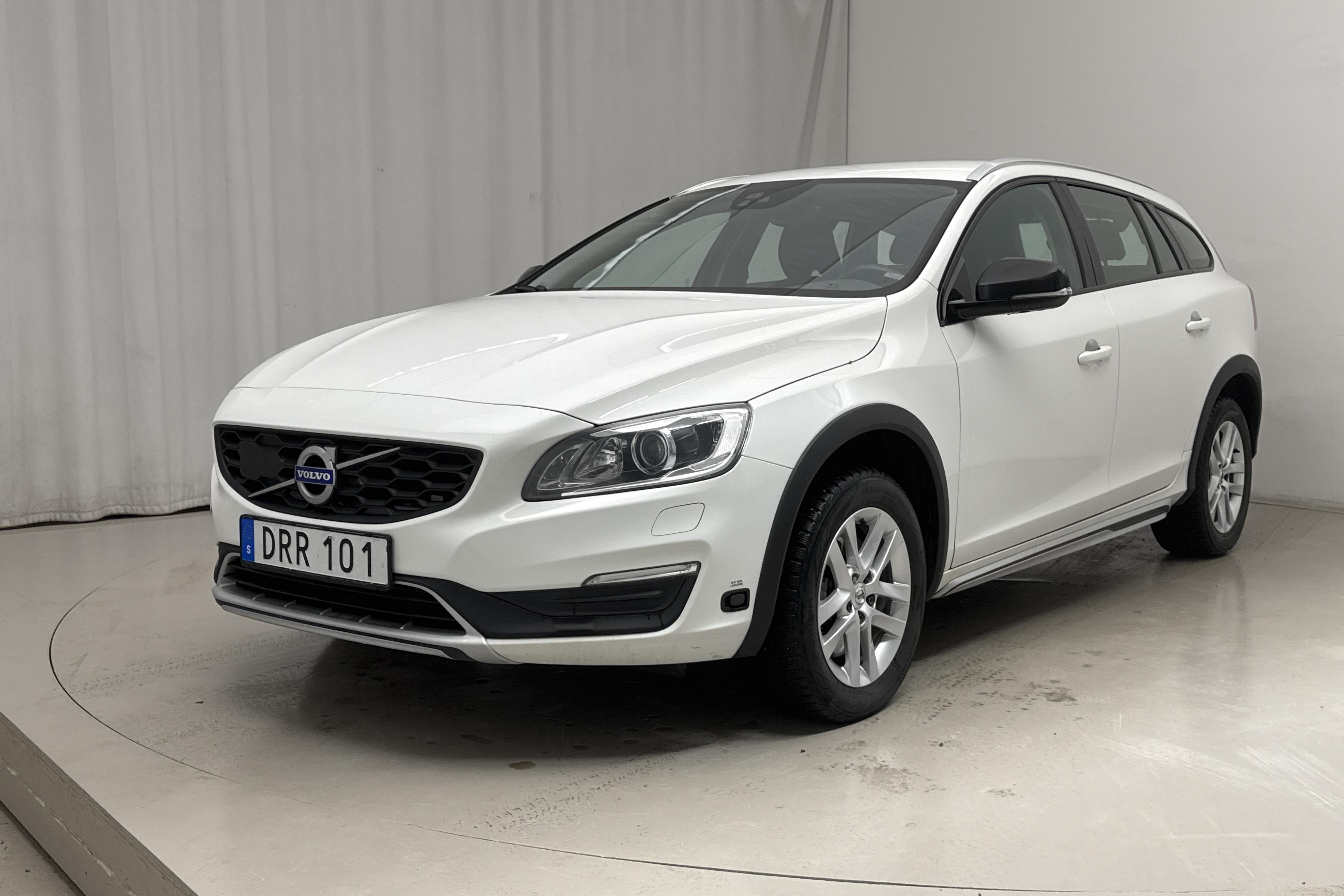 Volvo V60 D3 Cross Country (150hk) - 10 418 mil - Automat - vit - 2018