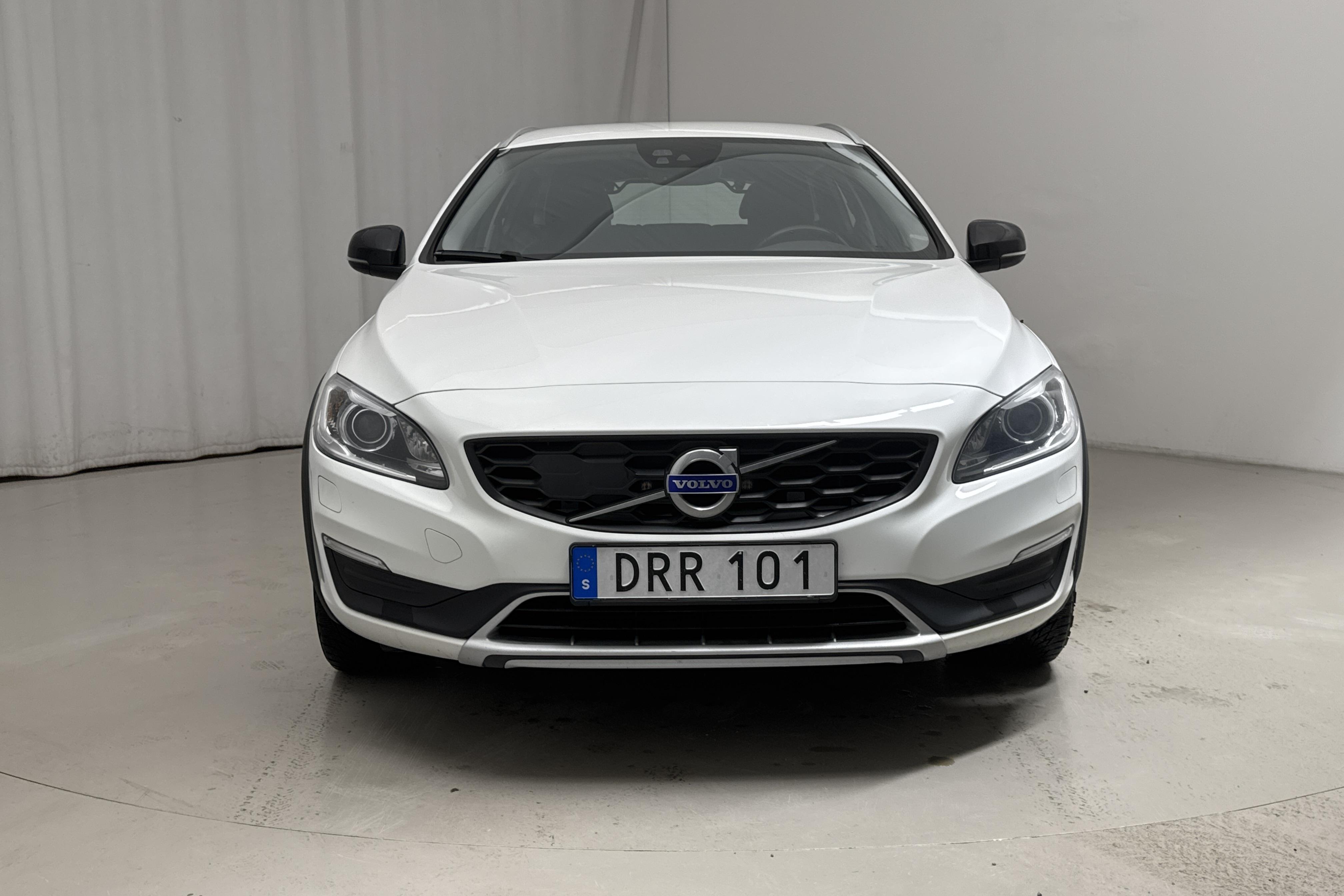 Volvo V60 D3 Cross Country (150hk) - 10 418 mil - Automat - vit - 2018