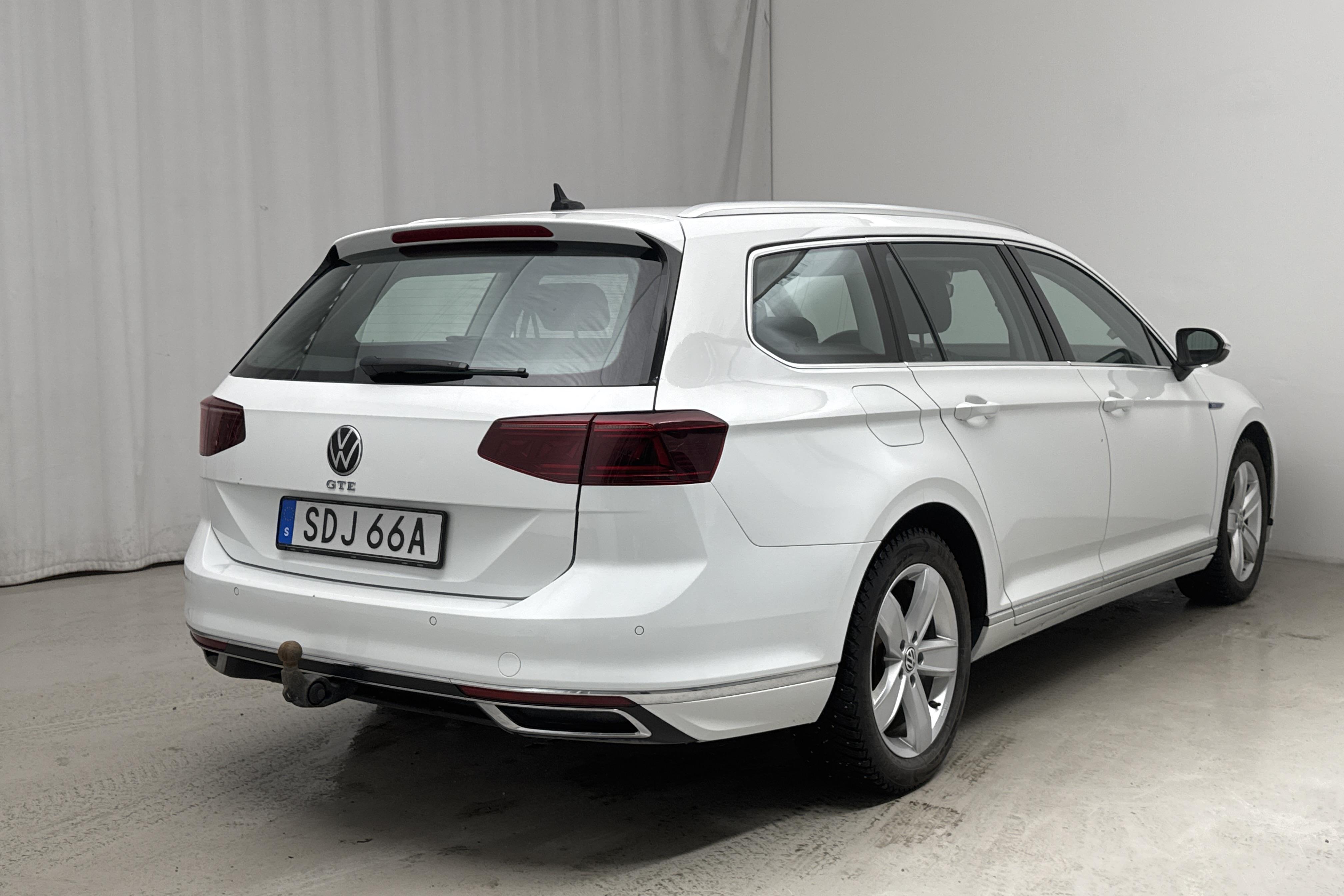 VW Passat 1.4 GTE Sportscombi (218hk) - 10 678 mil - Automat - vit - 2021