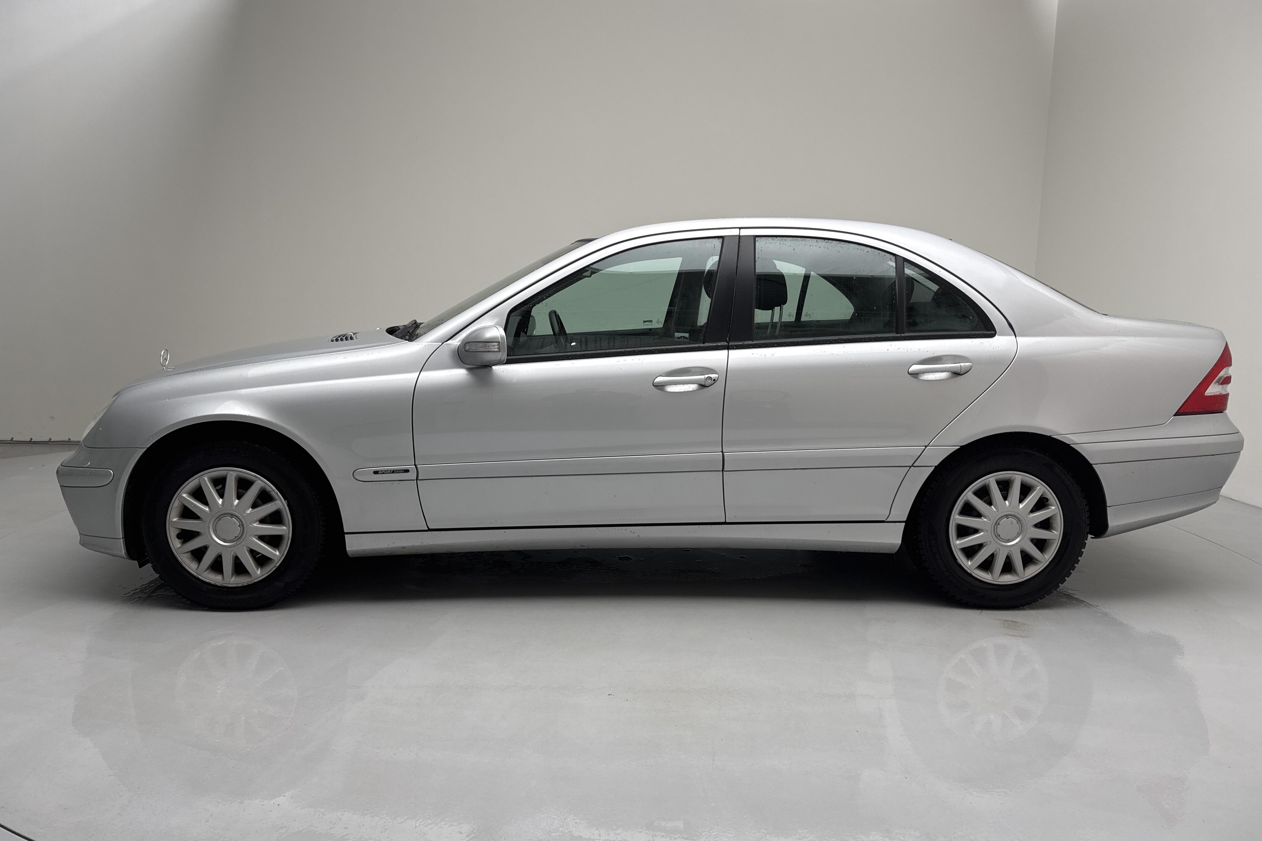 Mercedes C 180 Kompressor W203 (143hk) - 11 068 mil - Automat - silver - 2006