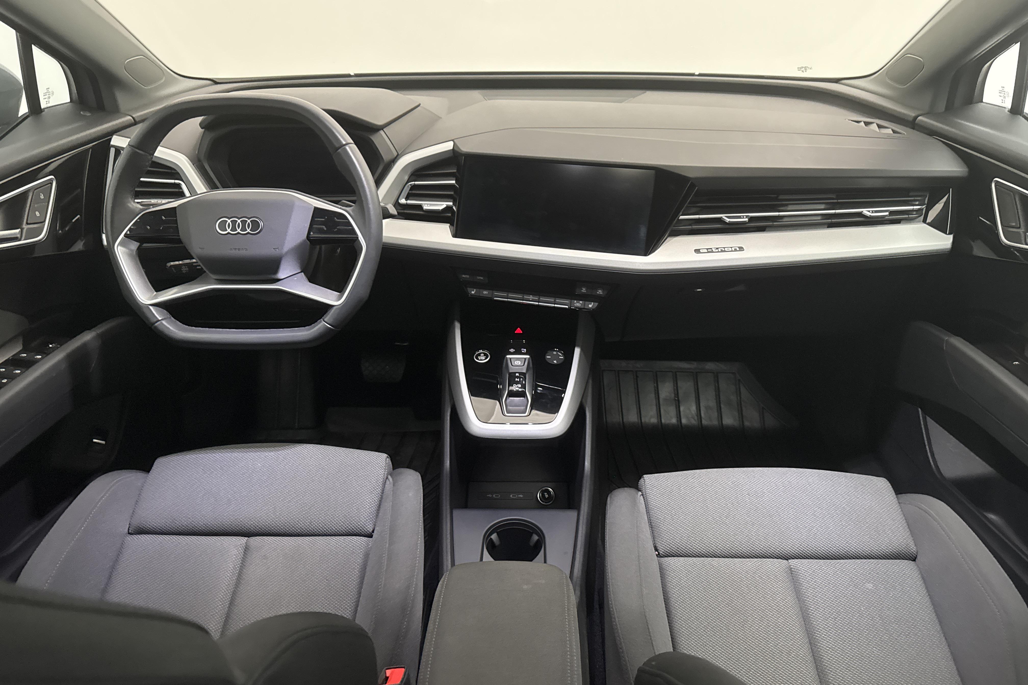 Audi Q4 40 e-tron 77 kWh (204hk) - 3 480 mil - Automat - grå - 2024