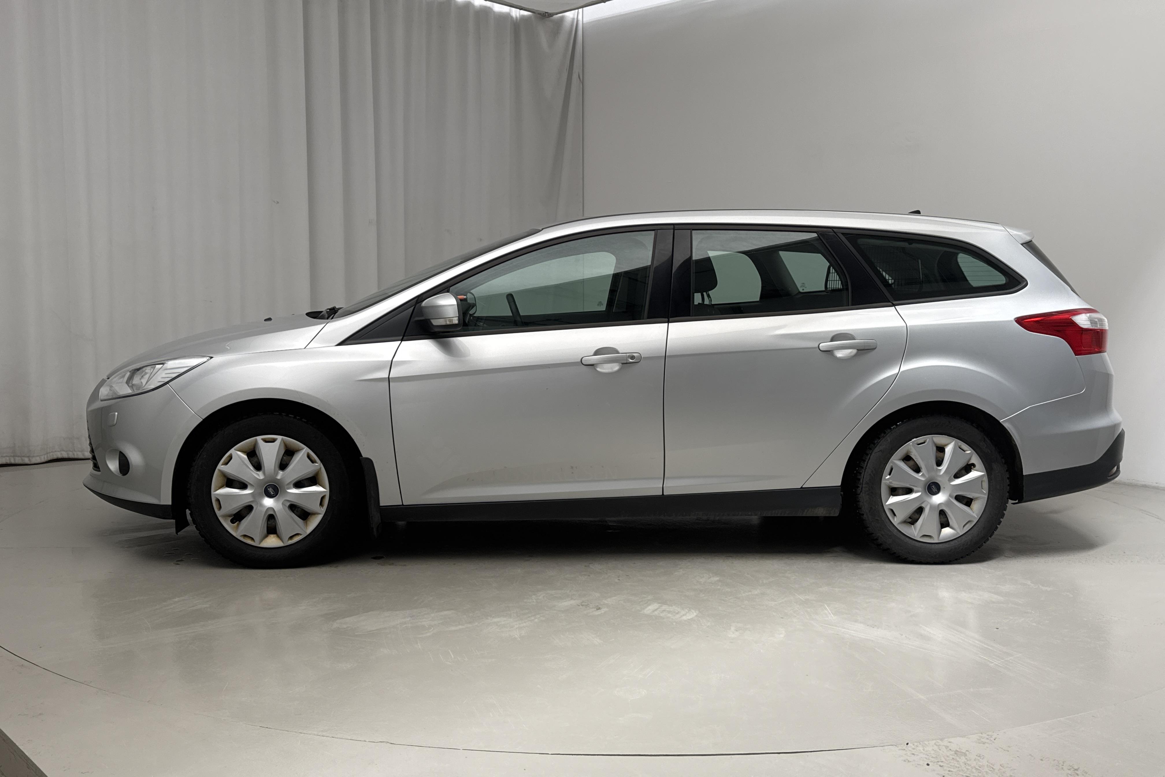 Ford Focus 1.6 Flexifuel Kombi (150hk) - 18 146 mil - Manuell - grå - 2014