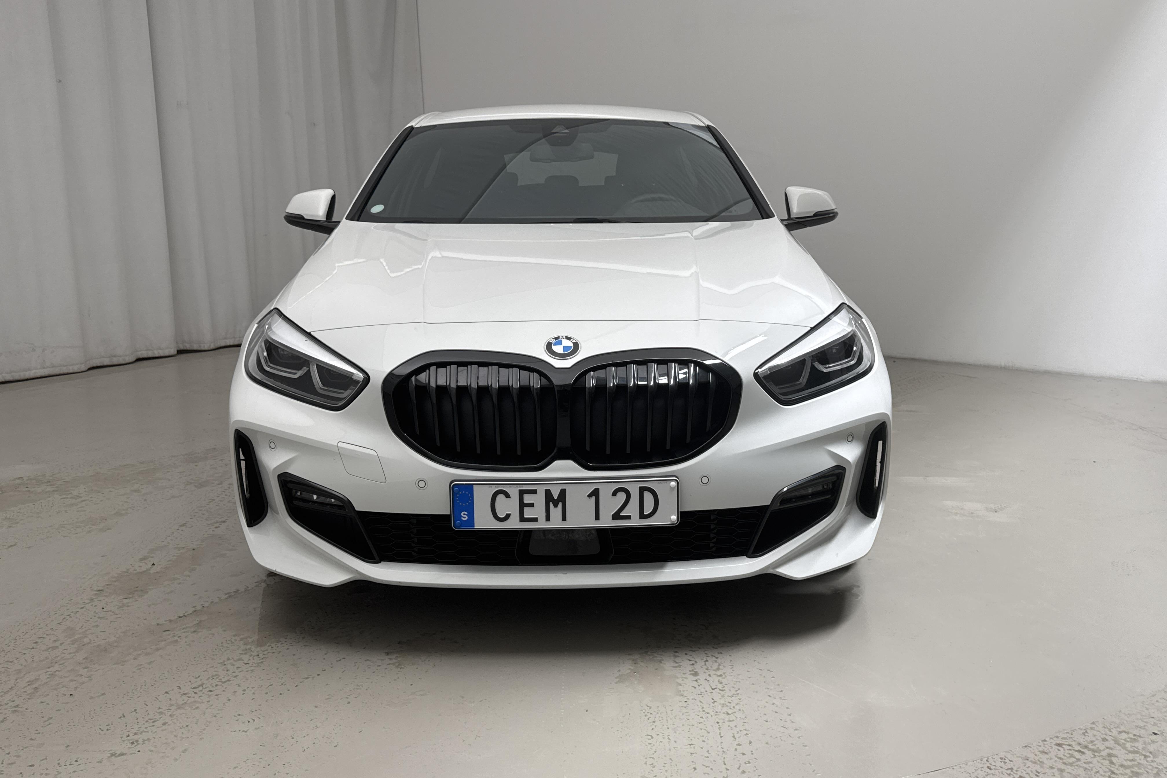 BMW 120d xDrive 5dr, F40 (190hk) - 4 238 mil - Automat - vit - 2021