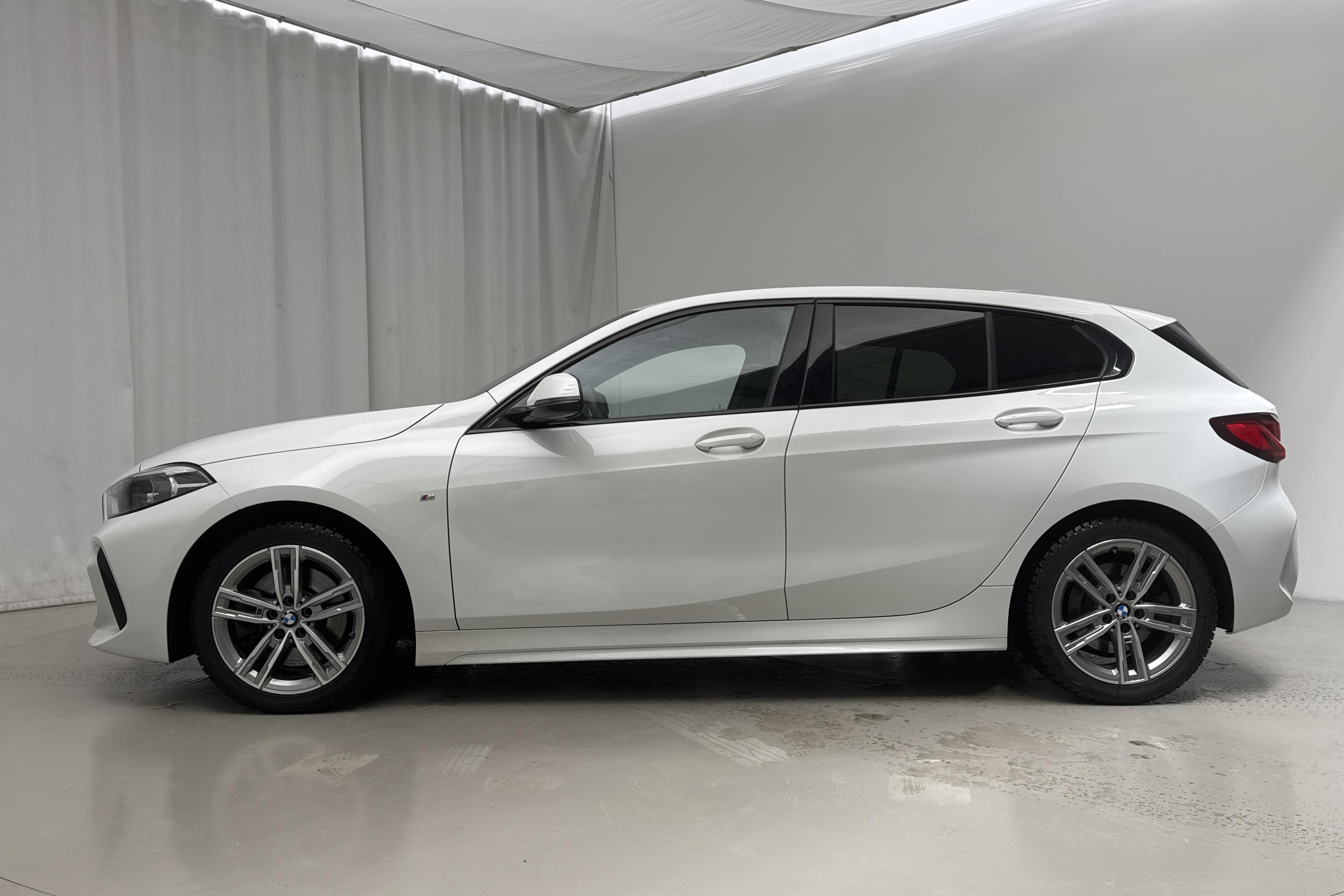 BMW 120d xDrive 5dr, F40 (190hk) - 4 238 mil - Automat - vit - 2021