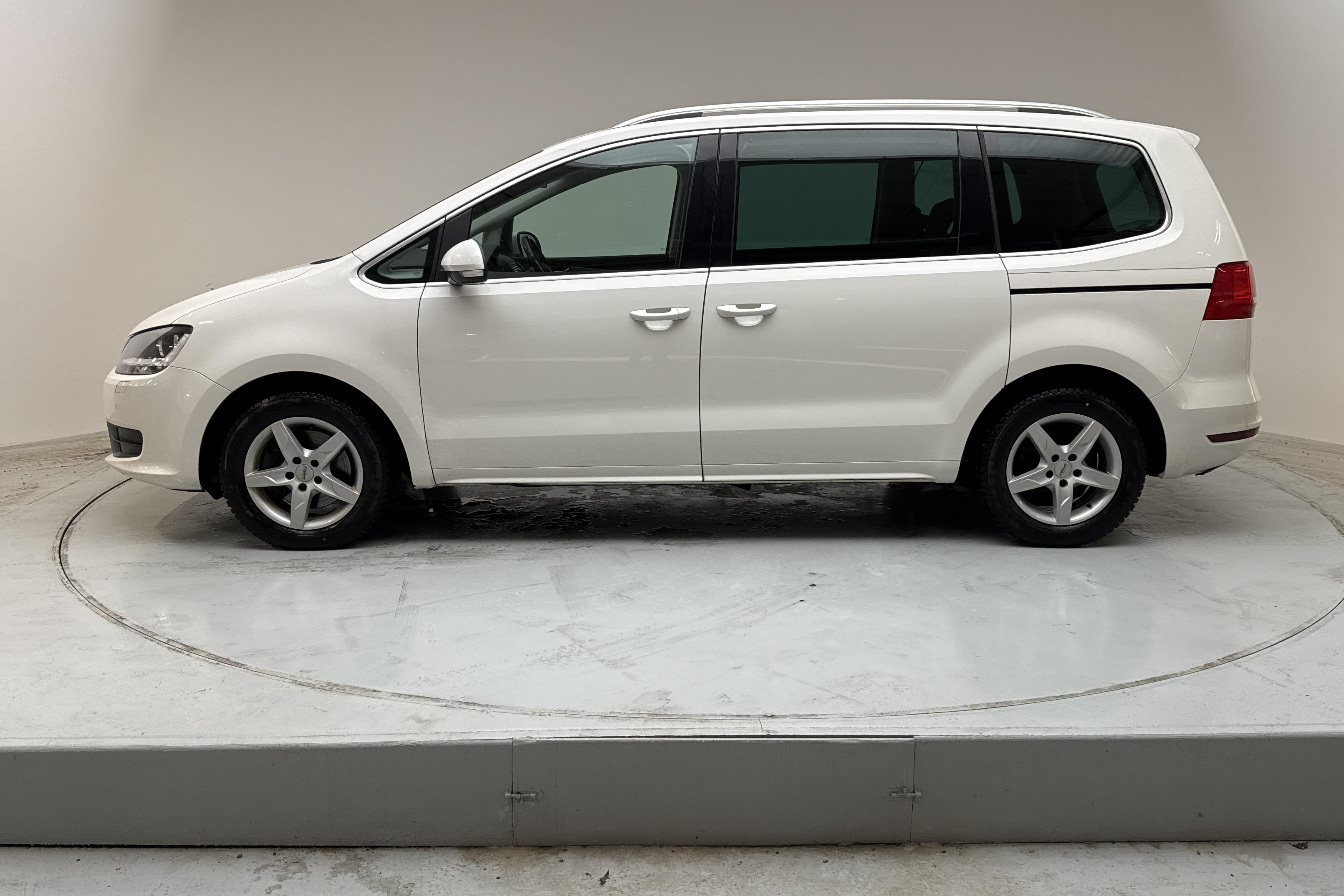 VW Sharan 2.0 TDI BlueMotion Technology (140hk) - 19 532 mil - Automat - vit - 2014