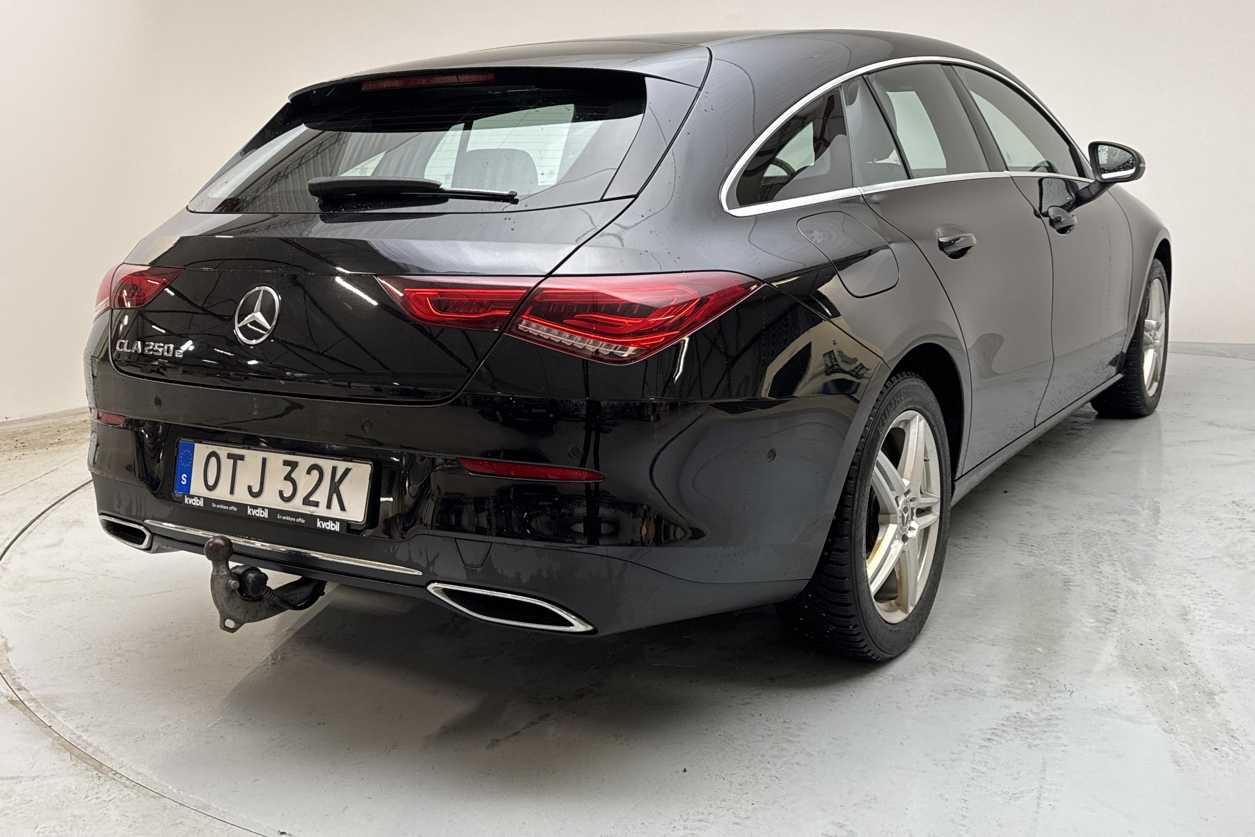 Mercedes CLA 250 e Shooting Brake X118 (218hk) - 14 700 mil - Automat - svart - 2022