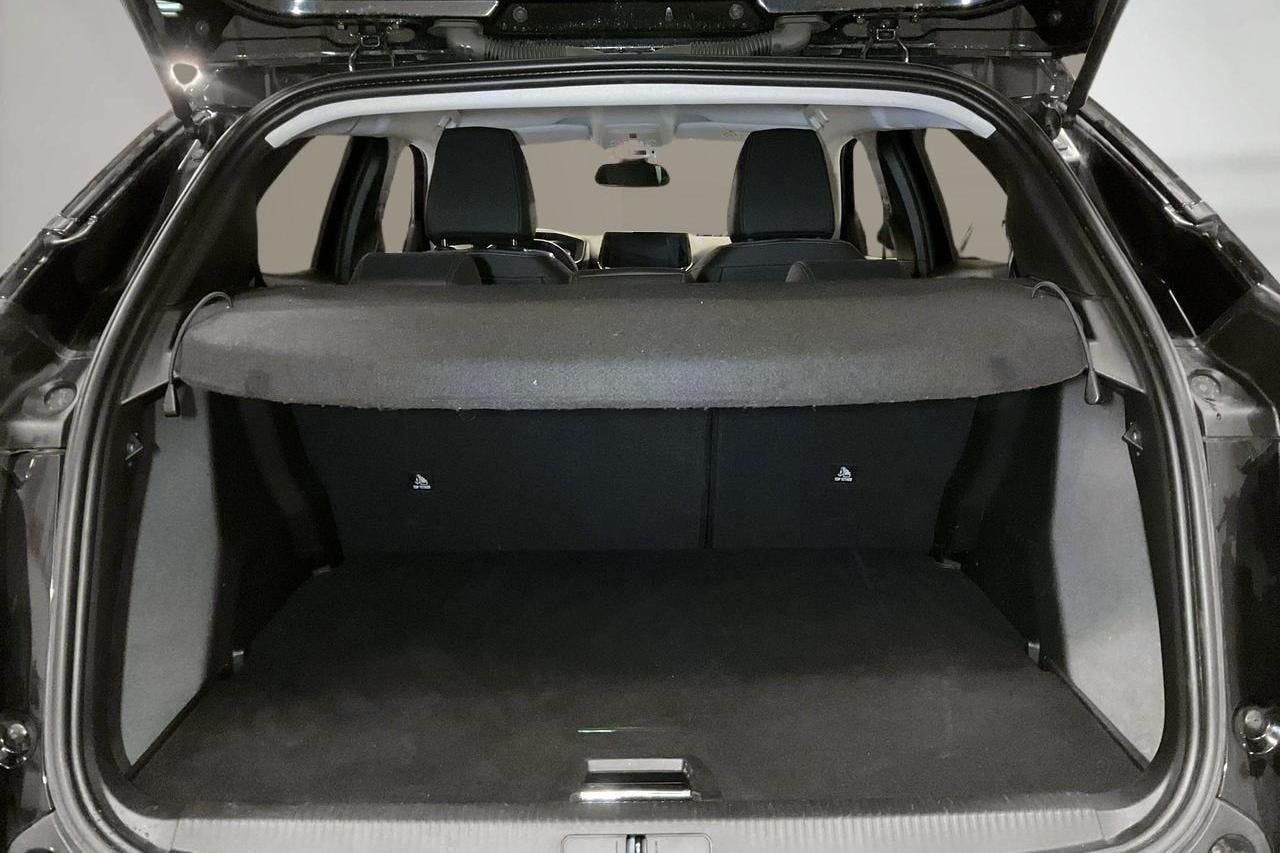 Peugeot 2008 1.2 PureTech (130hk) - 7 105 mil - Automat - svart - 2021