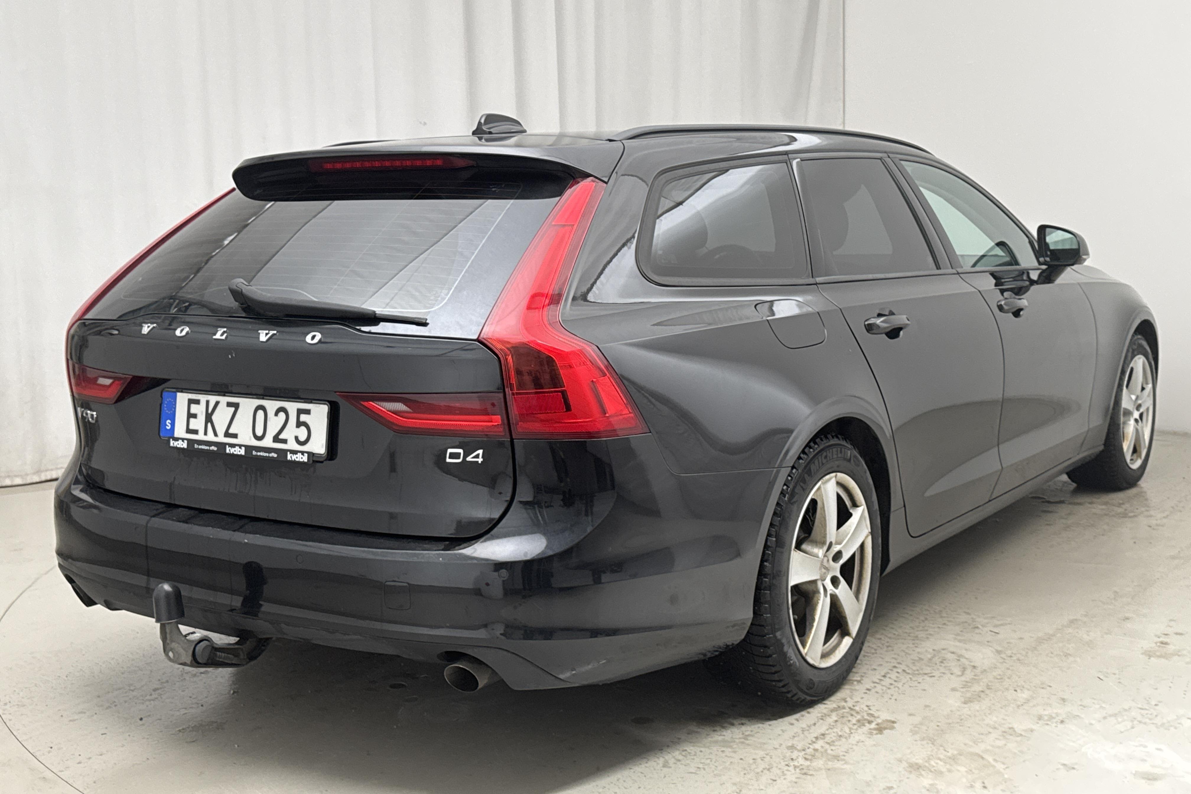 Volvo V90 D4 (190hk) - 17 332 mil - Manuell - svart - 2018