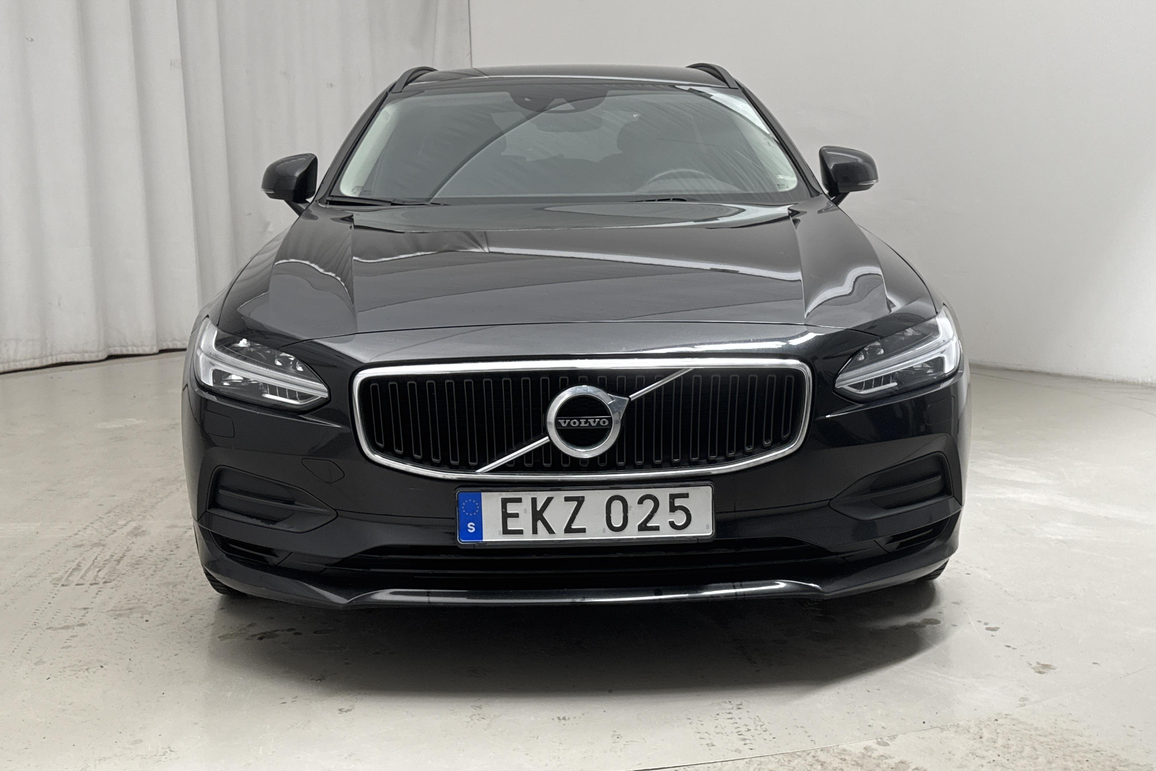 Volvo V90 D4 (190hk) - 17 332 mil - Manuell - svart - 2018