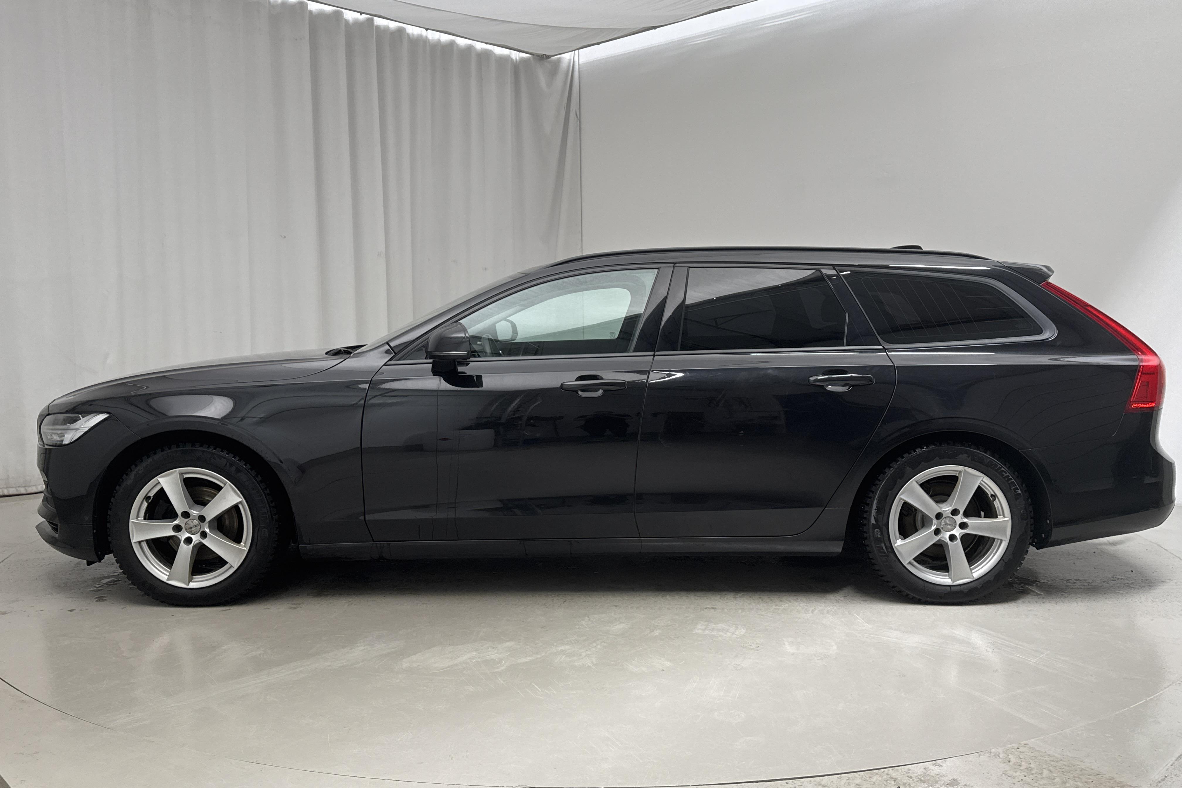 Volvo V90 D4 (190hk) - 17 332 mil - Manuell - svart - 2018