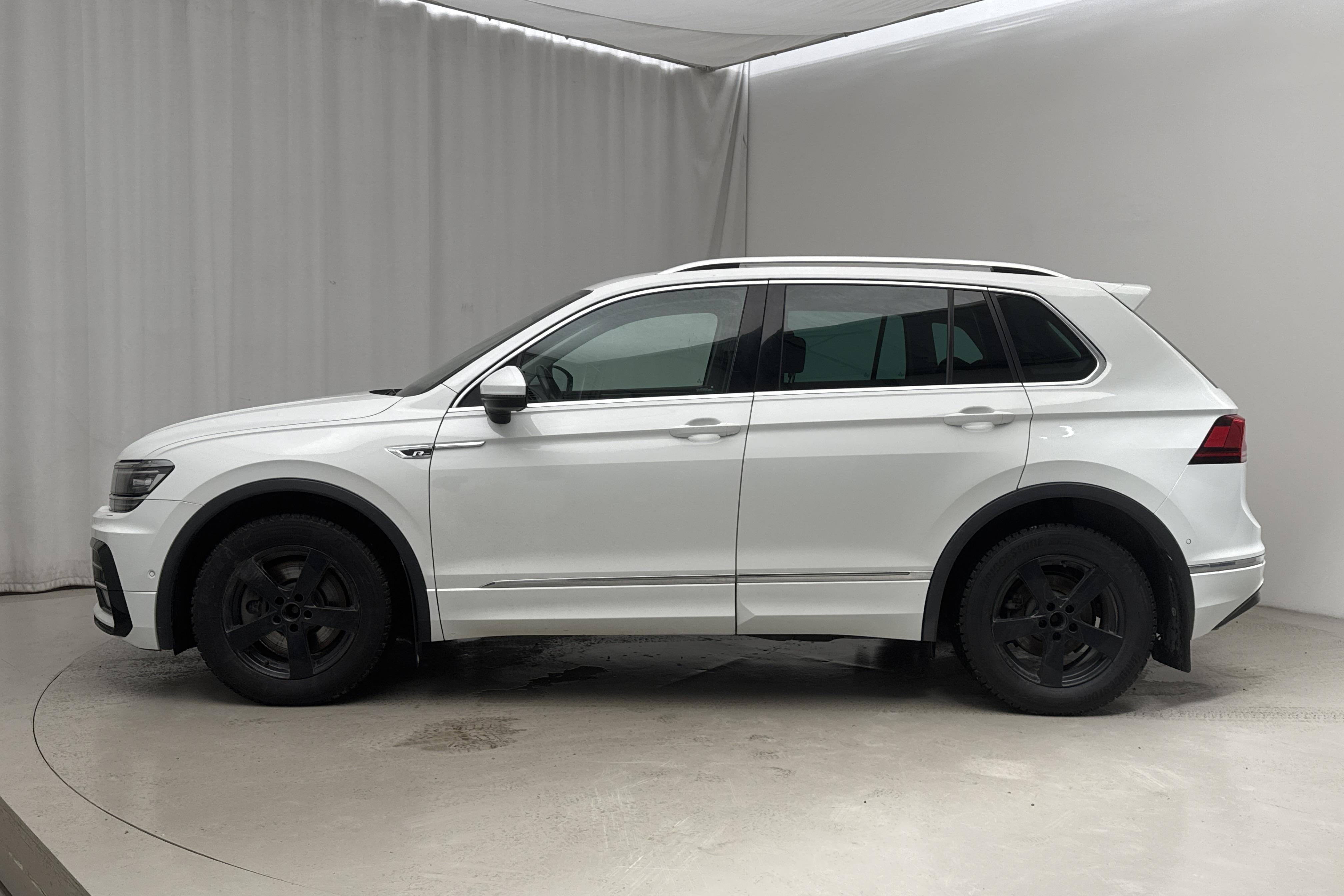 VW Tiguan 2.0 TDI 4MOTION (190hk) - 22 333 mil - Automat - vit - 2019