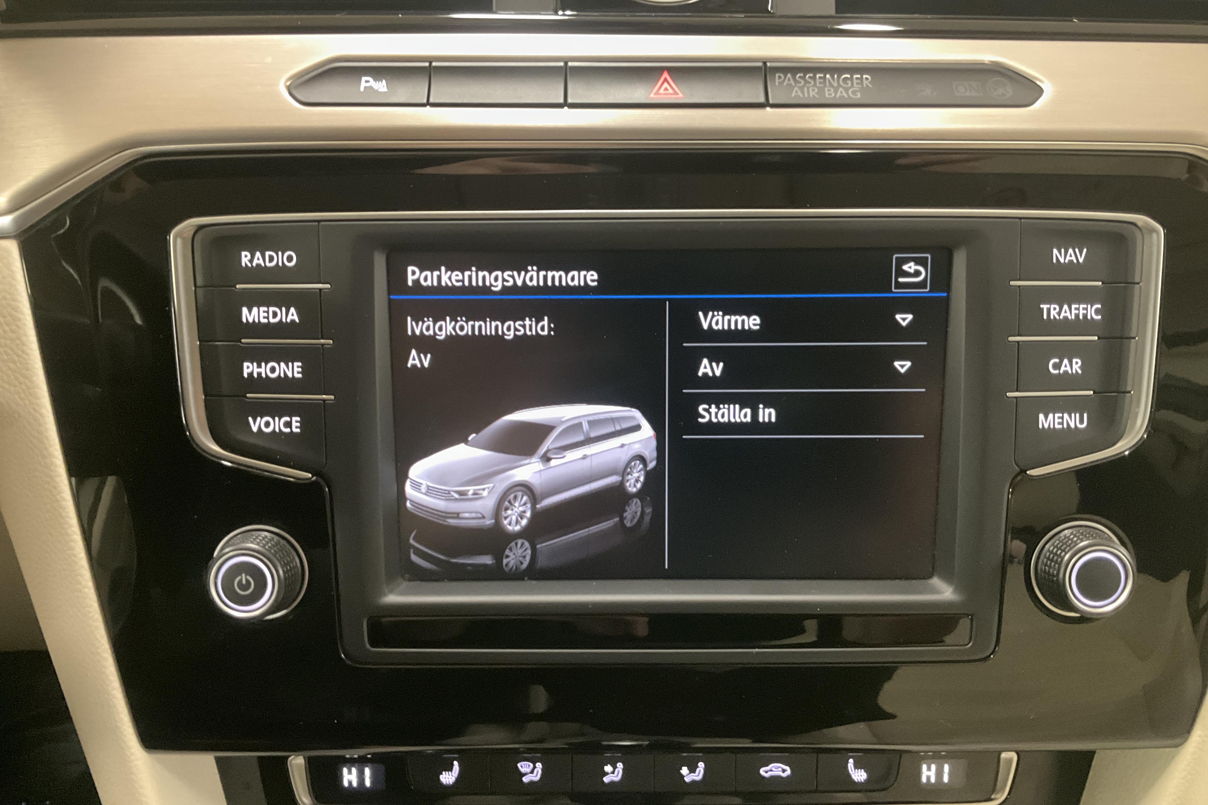 VW Passat Sportcombi 1,8 TSI - 9 863 mil - Automat - grå - 2017