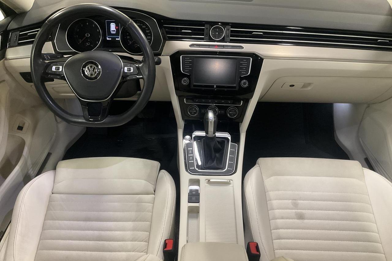 VW Passat Sportcombi 1,8 TSI - 9 863 mil - Automat - grå - 2017