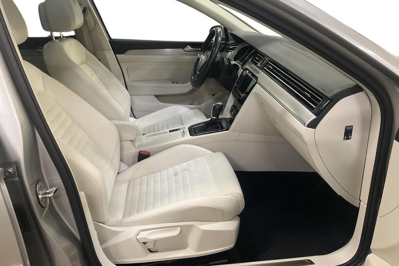 VW Passat Sportcombi 1,8 TSI - 9 863 mil - Automat - grå - 2017