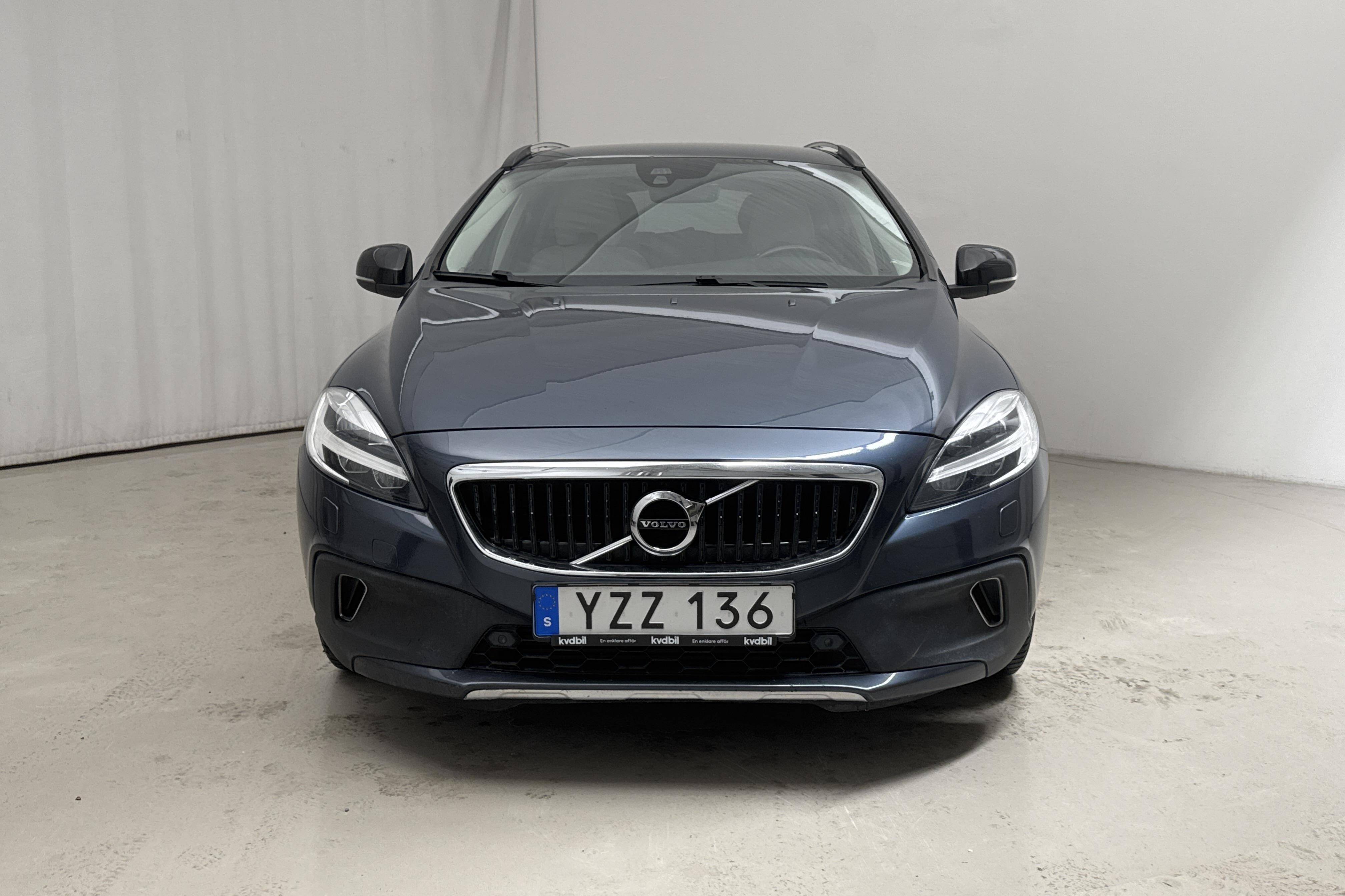 Volvo V40 Cross Country T3 (152hk) - 10 852 mil - Automat - Dark Blue - 2018