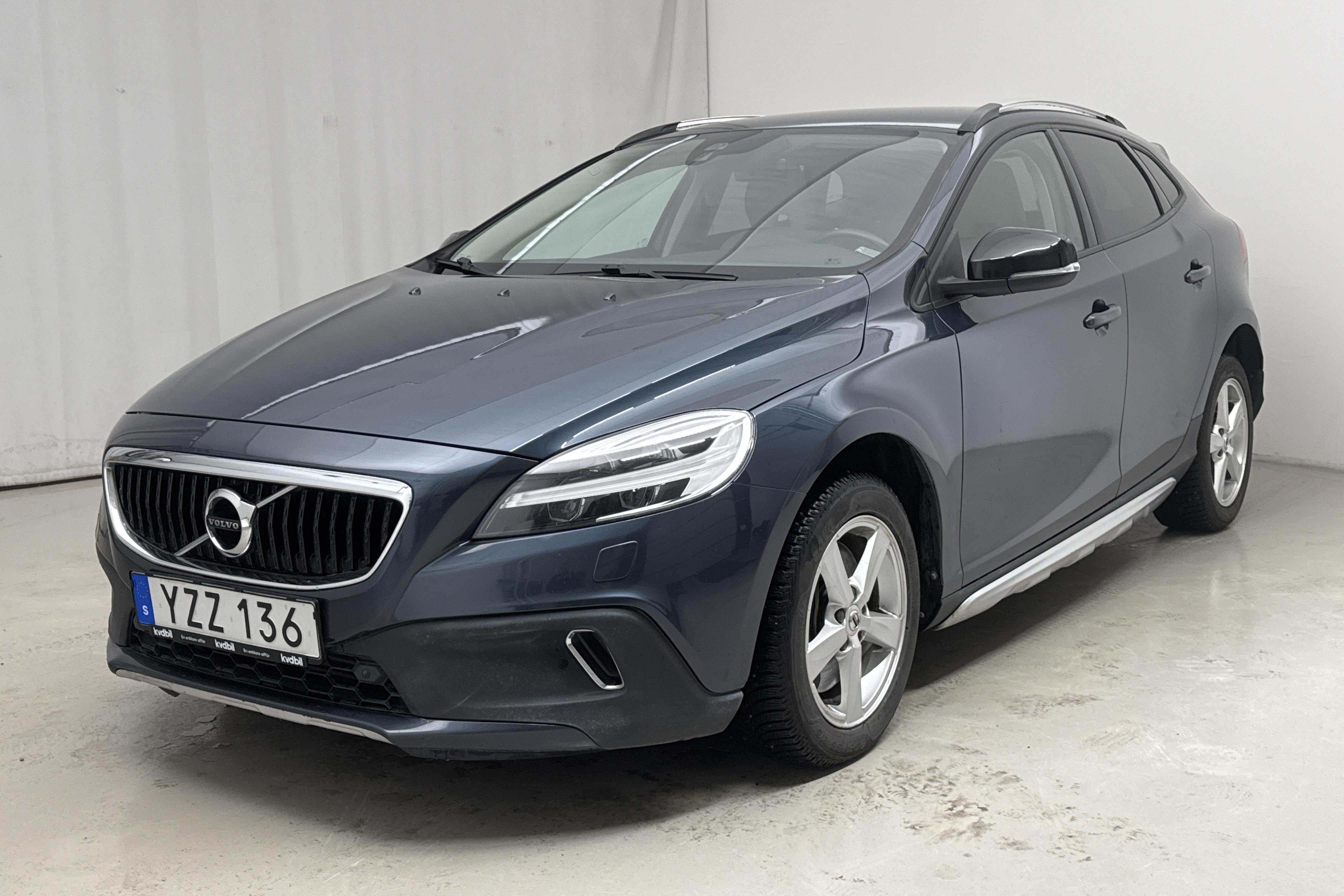 Volvo V40 Cross Country T3 (152hk) - 10 852 mil - Automat - Dark Blue - 2018