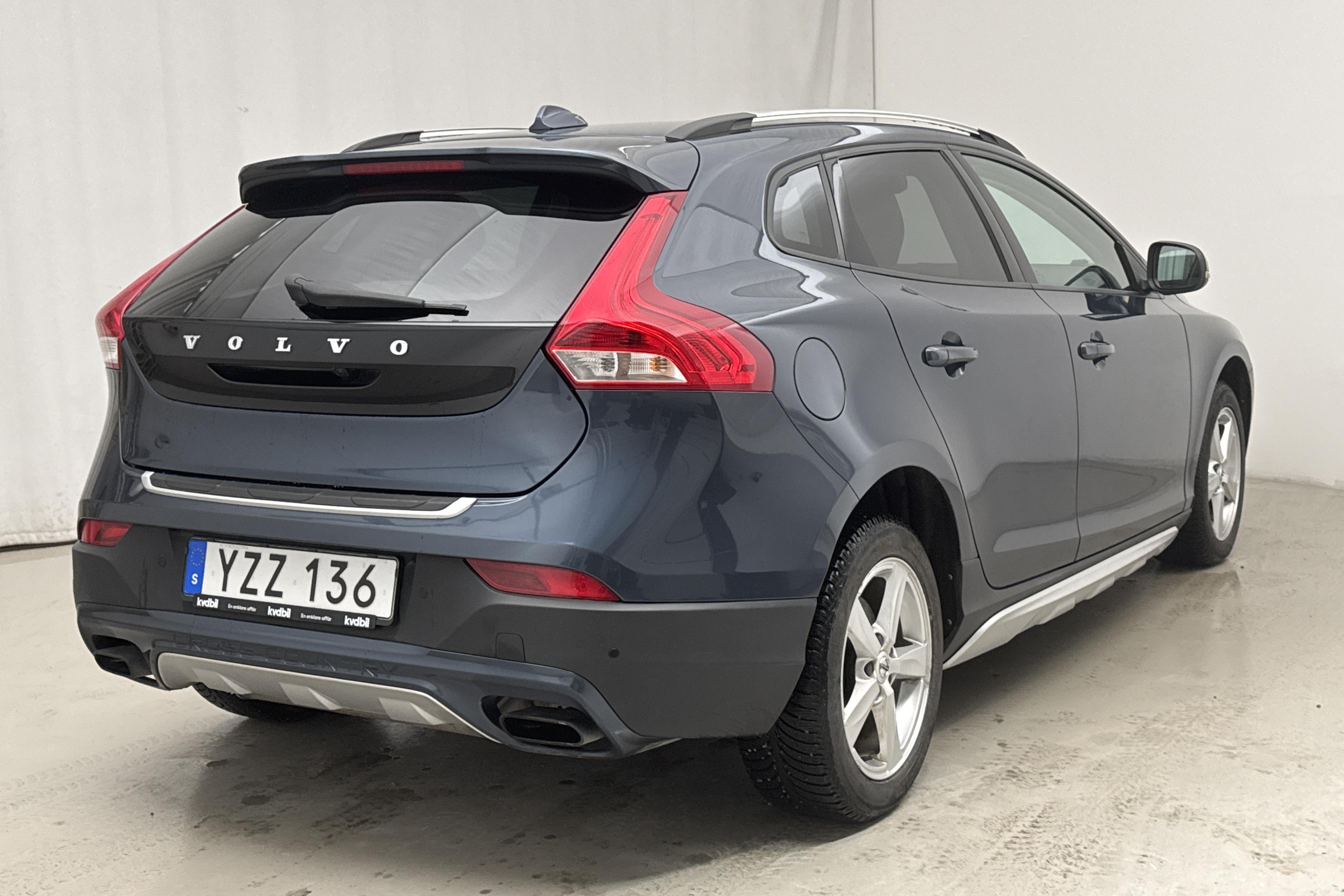 Volvo V40 Cross Country T3 (152hk) - 10 852 mil - Automat - Dark Blue - 2018